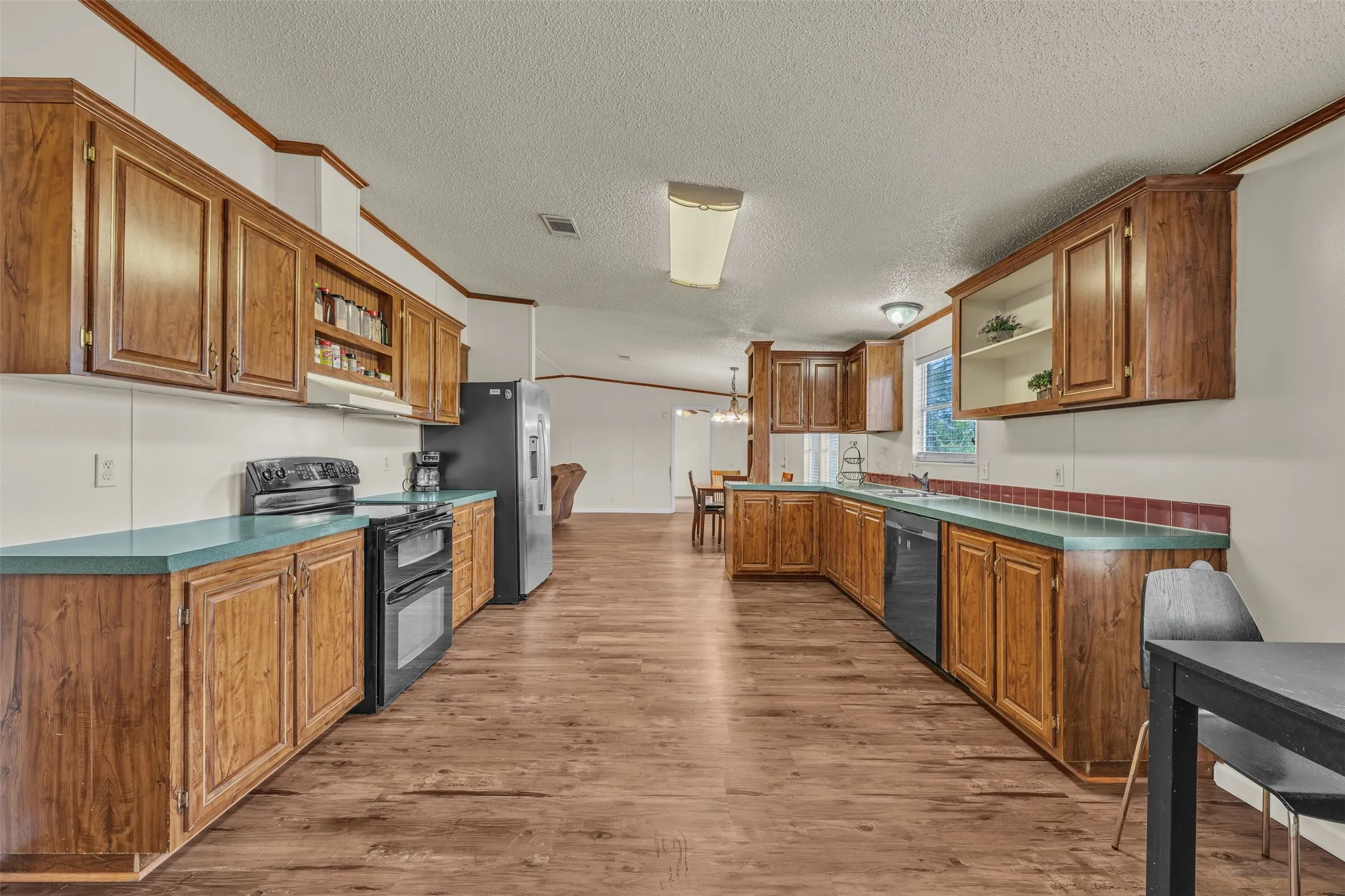 Mobile Home For Sale in Johnson County , 11625 Creekview Road, Crowley, Texas 76036, 3 Bedroom, 2 Bathroom, Garage spaces, 1,624 Sqft, built in 2000, mls#21333402, Real Estate Agent in Crowley, Homes For Sale in Johnson county, Homes For Sale in Crowley, Realtor in Crowley Texas, Real Estate Brokerage Independent Realty Texas, Luminita Cordes Realtor