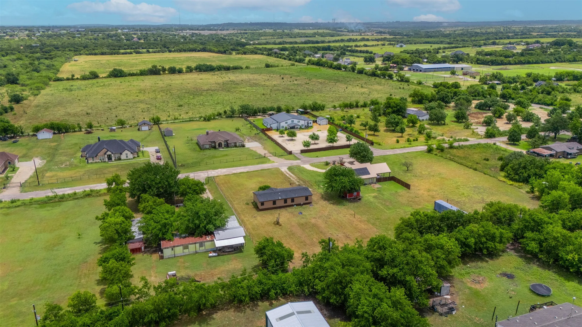 Mobile Home For Sale in Johnson County , 11625 Creekview Road, Crowley, Texas 76036, 3 Bedroom, 2 Bathroom, Garage spaces, 1,624 Sqft, built in 2000, mls#21333402, Real Estate Agent in Crowley, Homes For Sale in Johnson county, Homes For Sale in Crowley, Realtor in Crowley Texas, Real Estate Brokerage Independent Realty Texas, Luminita Cordes Realtor