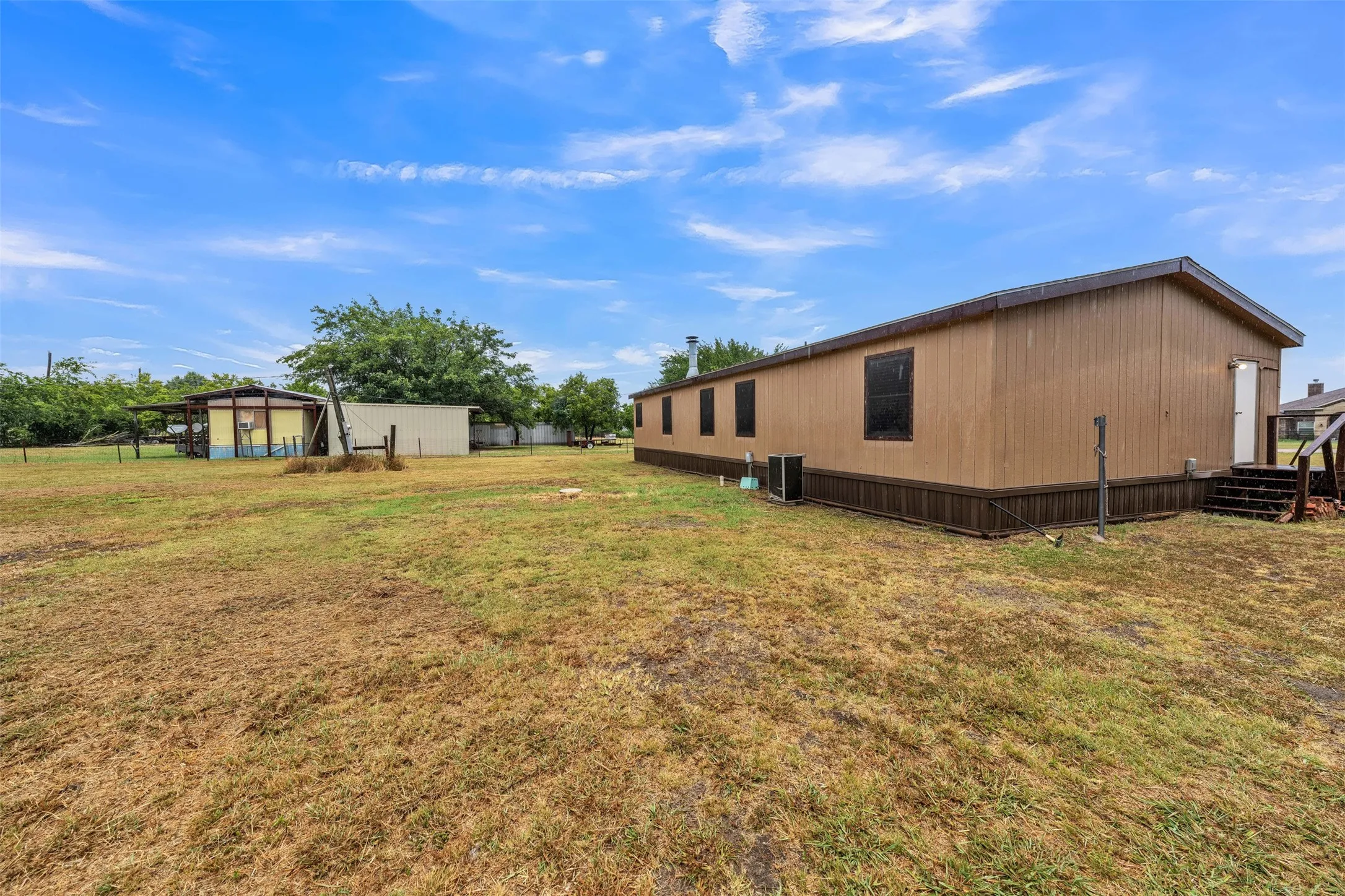 Mobile Home For Sale in Johnson County , 11625 Creekview Road, Crowley, Texas 76036, 3 Bedroom, 2 Bathroom, Garage spaces, 1,624 Sqft, built in 2000, mls#21333402, Real Estate Agent in Crowley, Homes For Sale in Johnson county, Homes For Sale in Crowley, Realtor in Crowley Texas, Real Estate Brokerage Independent Realty Texas, Luminita Cordes Realtor
