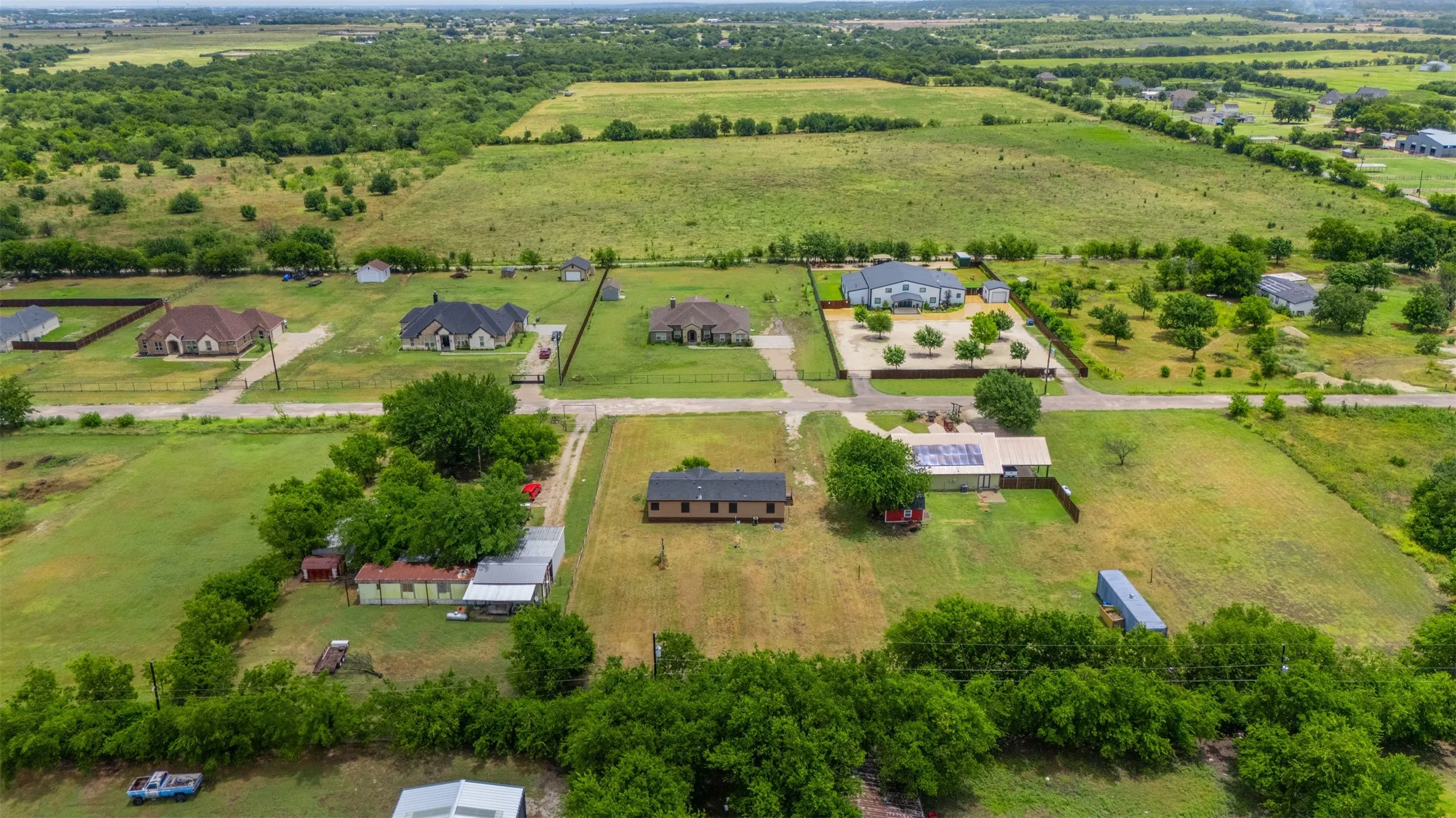 Mobile Home For Sale in Johnson County , 11625 Creekview Road, Crowley, Texas 76036, 3 Bedroom, 2 Bathroom, Garage spaces, 1,624 Sqft, built in 2000, mls#21333402, Real Estate Agent in Crowley, Homes For Sale in Johnson county, Homes For Sale in Crowley, Realtor in Crowley Texas, Real Estate Brokerage Independent Realty Texas, Luminita Cordes Realtor