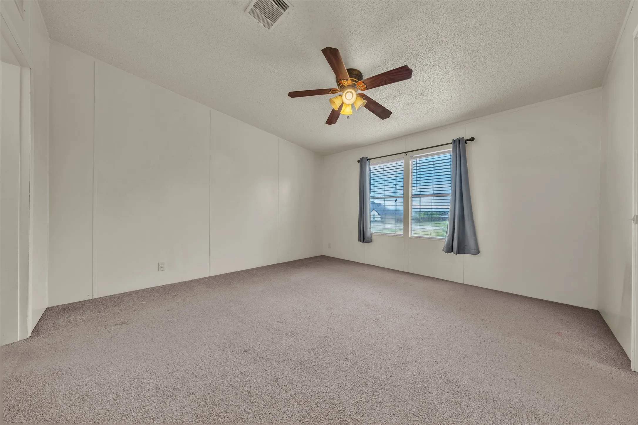 Mobile Home For Sale in Johnson County , 11625 Creekview Road, Crowley, Texas 76036, 3 Bedroom, 2 Bathroom, Garage spaces, 1,624 Sqft, built in 2000, mls#21333402, Real Estate Agent in Crowley, Homes For Sale in Johnson county, Homes For Sale in Crowley, Realtor in Crowley Texas, Real Estate Brokerage Independent Realty Texas, Luminita Cordes Realtor