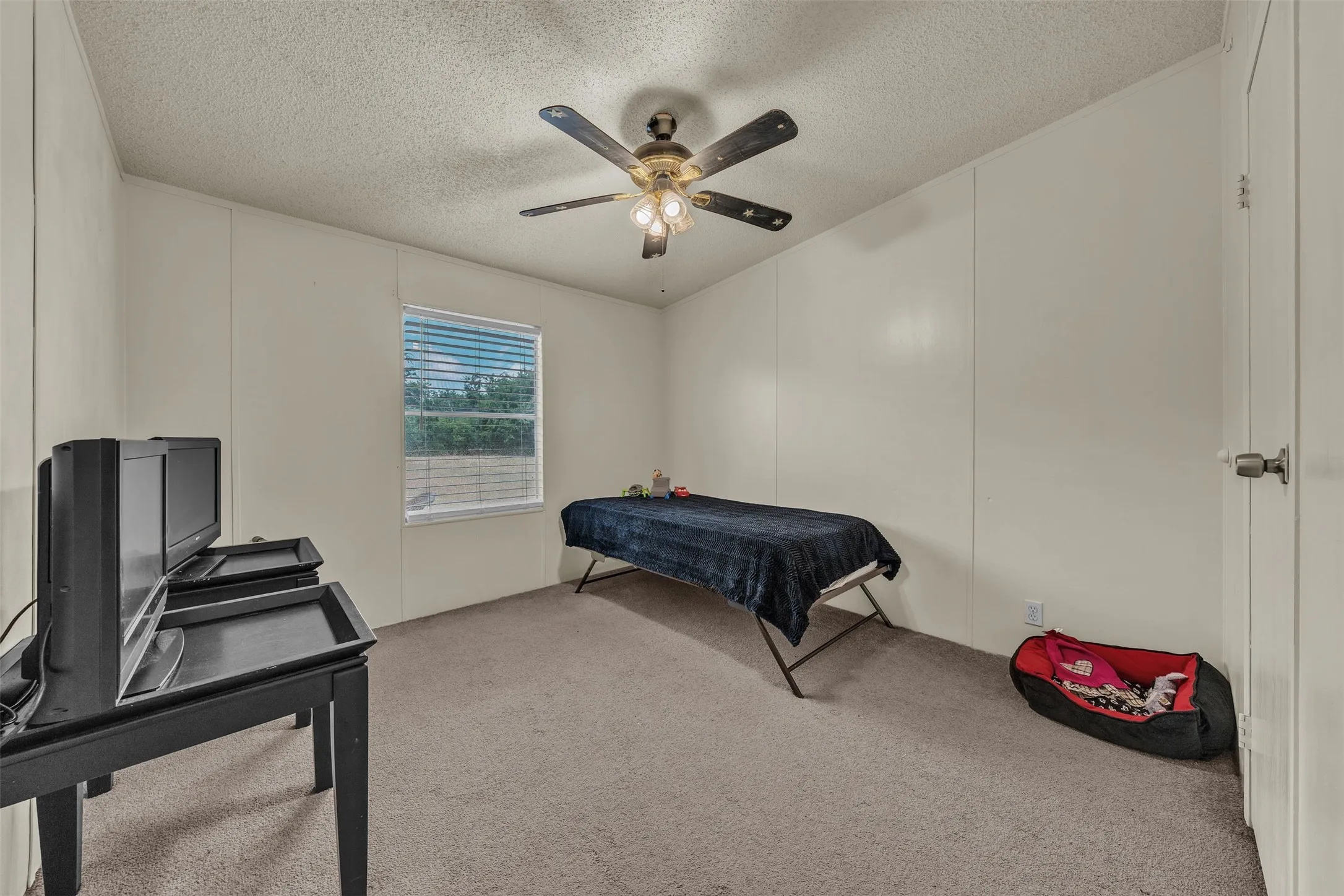 Mobile Home For Sale in Johnson County , 11625 Creekview Road, Crowley, Texas 76036, 3 Bedroom, 2 Bathroom, Garage spaces, 1,624 Sqft, built in 2000, mls#21333402, Real Estate Agent in Crowley, Homes For Sale in Johnson county, Homes For Sale in Crowley, Realtor in Crowley Texas, Real Estate Brokerage Independent Realty Texas, Luminita Cordes Realtor