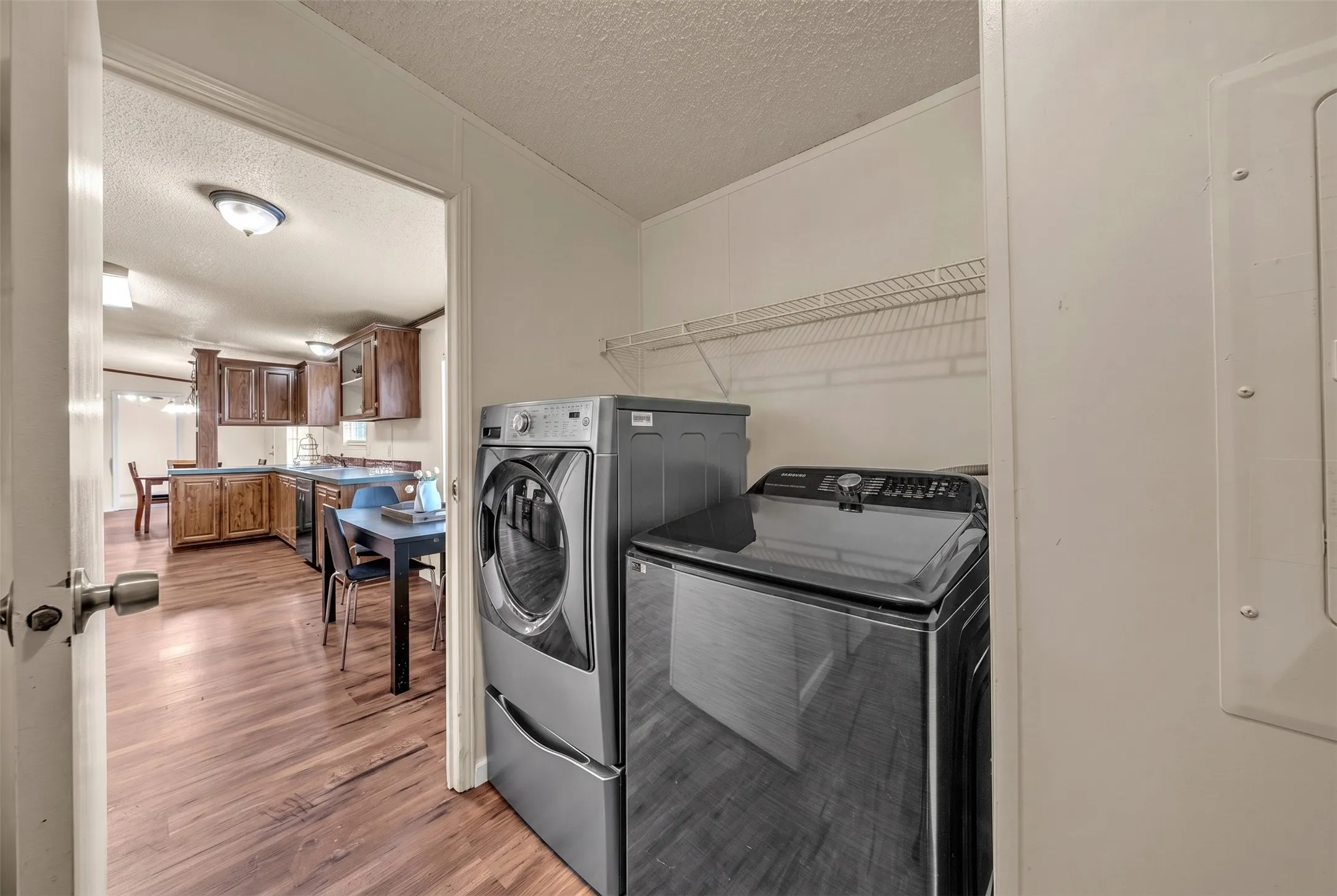 Mobile Home For Sale in Johnson County , 11625 Creekview Road, Crowley, Texas 76036, 3 Bedroom, 2 Bathroom, Garage spaces, 1,624 Sqft, built in 2000, mls#21333402, Real Estate Agent in Crowley, Homes For Sale in Johnson county, Homes For Sale in Crowley, Realtor in Crowley Texas, Real Estate Brokerage Independent Realty Texas, Luminita Cordes Realtor