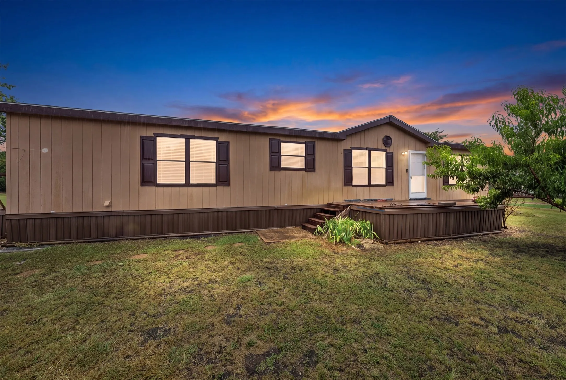 Mobile Home For Sale in Johnson County , 11625 Creekview Road, Crowley, Texas 76036, 3 Bedroom, 2 Bathroom, Garage spaces, 1,624 Sqft, built in 2000, mls#21333402, Real Estate Agent in Crowley, Homes For Sale in Johnson county, Homes For Sale in Crowley, Realtor in Crowley Texas, Real Estate Brokerage Independent Realty Texas, Luminita Cordes Realtor