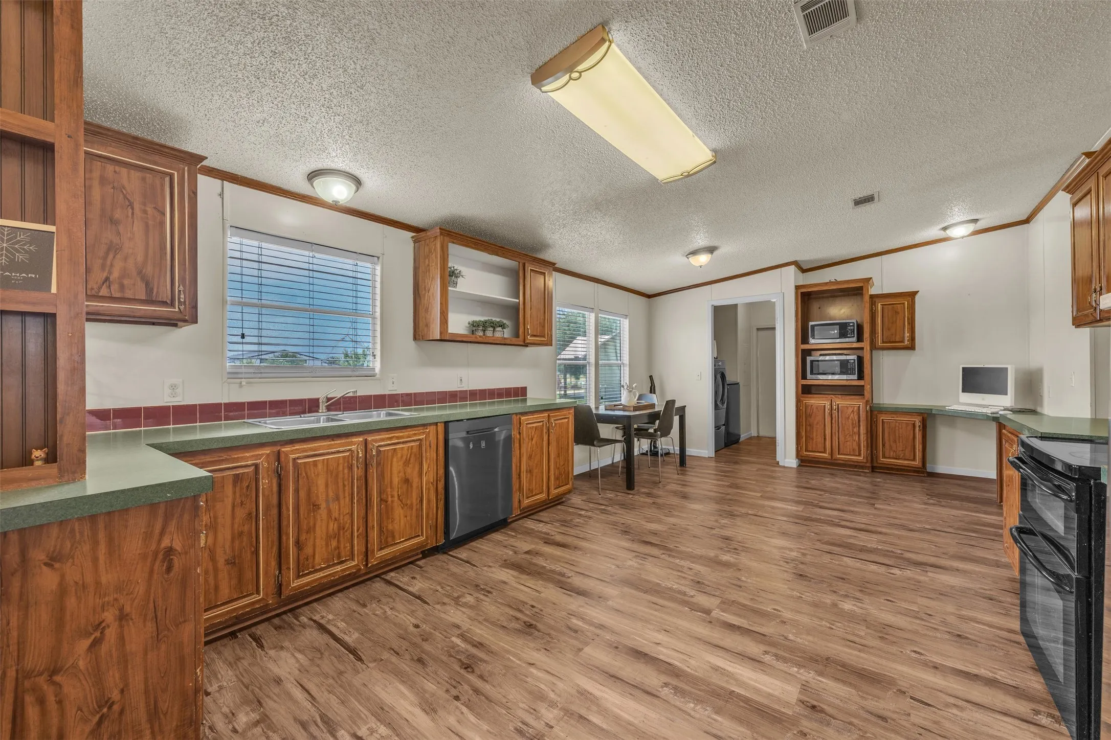 Mobile Home For Sale in Johnson County , 11625 Creekview Road, Crowley, Texas 76036, 3 Bedroom, 2 Bathroom, Garage spaces, 1,624 Sqft, built in 2000, mls#21333402, Real Estate Agent in Crowley, Homes For Sale in Johnson county, Homes For Sale in Crowley, Realtor in Crowley Texas, Real Estate Brokerage Independent Realty Texas, Luminita Cordes Realtor