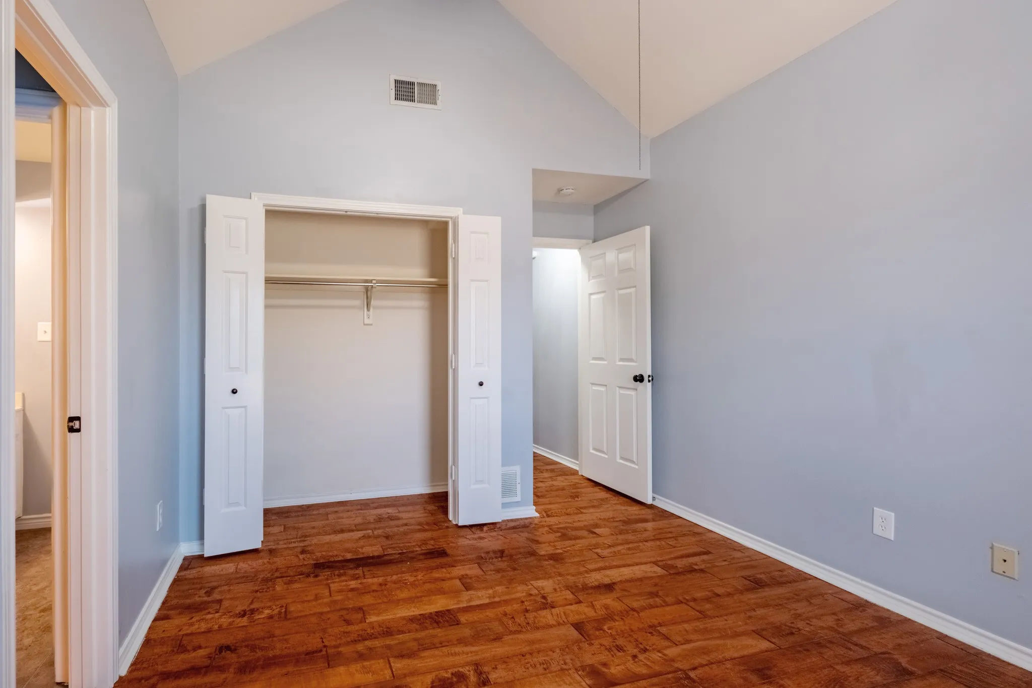 Single Family Residence For Sale in Denton County , 1502 Mission Hills Lane, Corinth, Texas 76210, 3 Bedroom, 3 Bathroom, 2 Garage spaces, 2,222 Sqft, built in 1987, mls#21333609, Real Estate Agent in Corinth, Homes For Sale in Denton county, Homes For Sale in Corinth, Realtor in Corinth Texas, Real Estate Brokerage Independent Realty Texas, Luminita Cordes Realtor