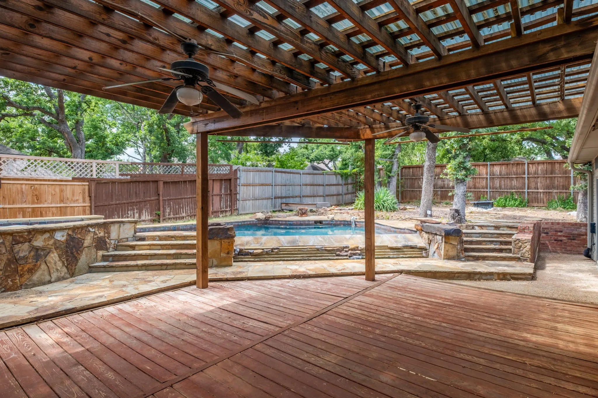 Single Family Residence For Sale in Denton County , 1502 Mission Hills Lane, Corinth, Texas 76210, 3 Bedroom, 3 Bathroom, 2 Garage spaces, 2,222 Sqft, built in 1987, mls#21333609, Real Estate Agent in Corinth, Homes For Sale in Denton county, Homes For Sale in Corinth, Realtor in Corinth Texas, Real Estate Brokerage Independent Realty Texas, Luminita Cordes Realtor