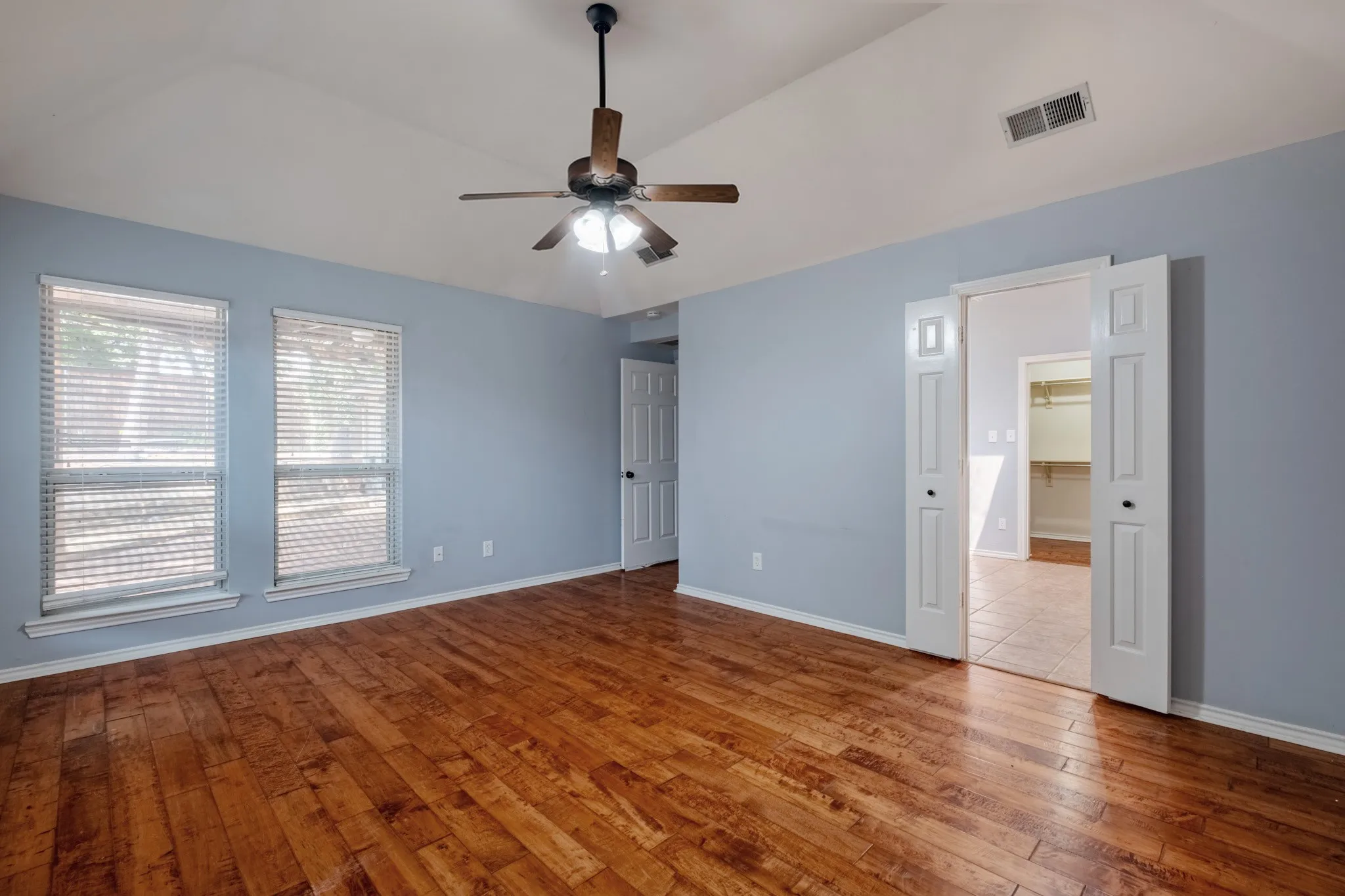 Single Family Residence For Sale in Denton County , 1502 Mission Hills Lane, Corinth, Texas 76210, 3 Bedroom, 3 Bathroom, 2 Garage spaces, 2,222 Sqft, built in 1987, mls#21333609, Real Estate Agent in Corinth, Homes For Sale in Denton county, Homes For Sale in Corinth, Realtor in Corinth Texas, Real Estate Brokerage Independent Realty Texas, Luminita Cordes Realtor