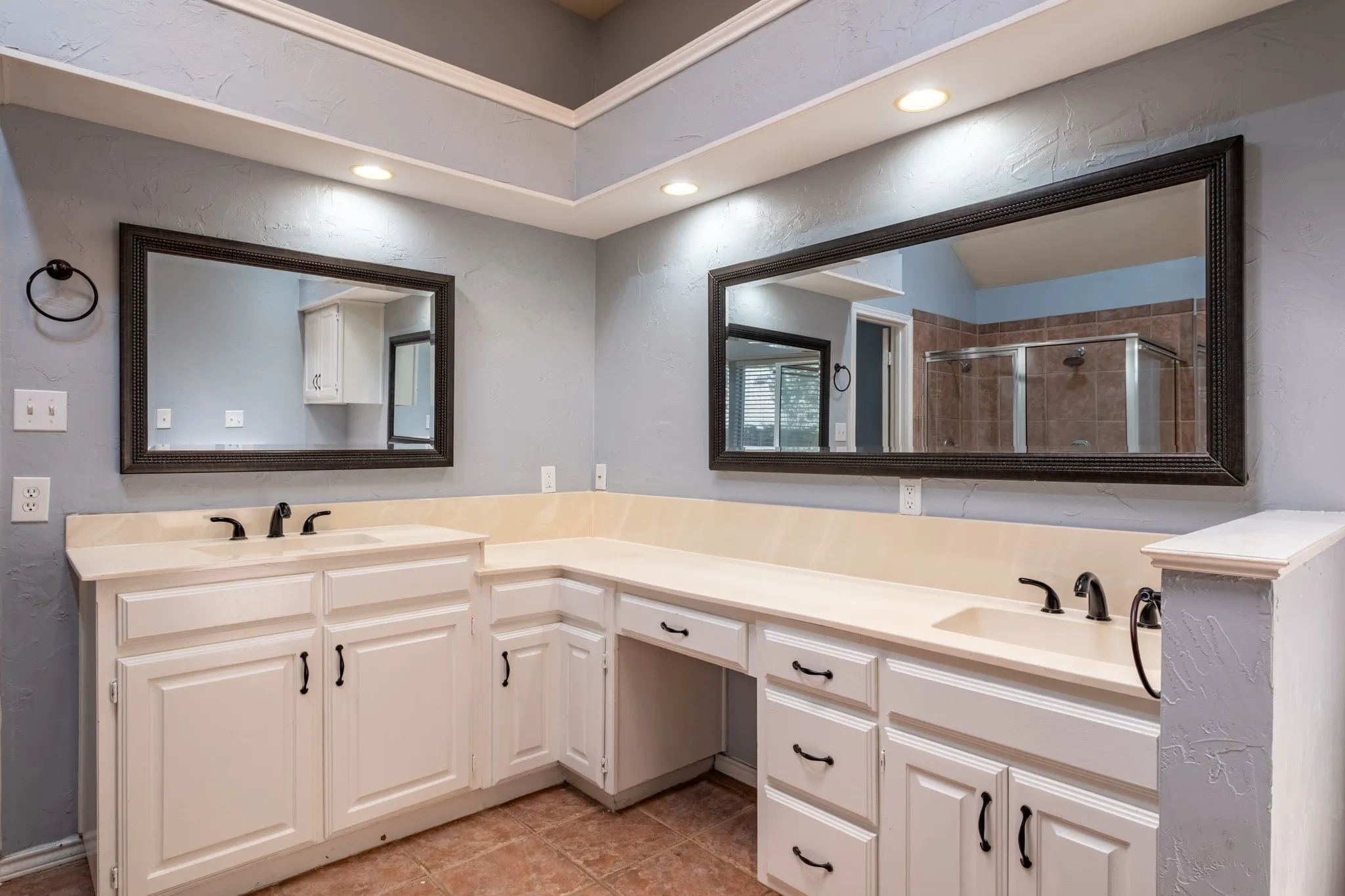 Single Family Residence For Sale in Denton County , 1502 Mission Hills Lane, Corinth, Texas 76210, 3 Bedroom, 3 Bathroom, 2 Garage spaces, 2,222 Sqft, built in 1987, mls#21333609, Real Estate Agent in Corinth, Homes For Sale in Denton county, Homes For Sale in Corinth, Realtor in Corinth Texas, Real Estate Brokerage Independent Realty Texas, Luminita Cordes Realtor