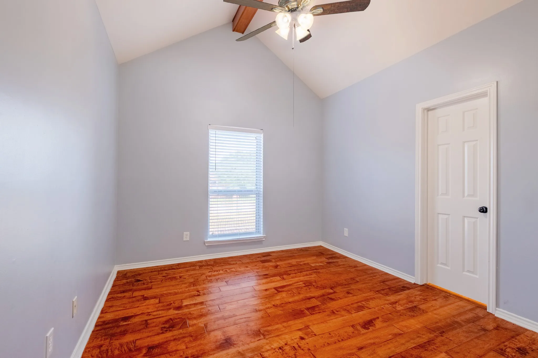 Single Family Residence For Sale in Denton County , 1502 Mission Hills Lane, Corinth, Texas 76210, 3 Bedroom, 3 Bathroom, 2 Garage spaces, 2,222 Sqft, built in 1987, mls#21333609, Real Estate Agent in Corinth, Homes For Sale in Denton county, Homes For Sale in Corinth, Realtor in Corinth Texas, Real Estate Brokerage Independent Realty Texas, Luminita Cordes Realtor