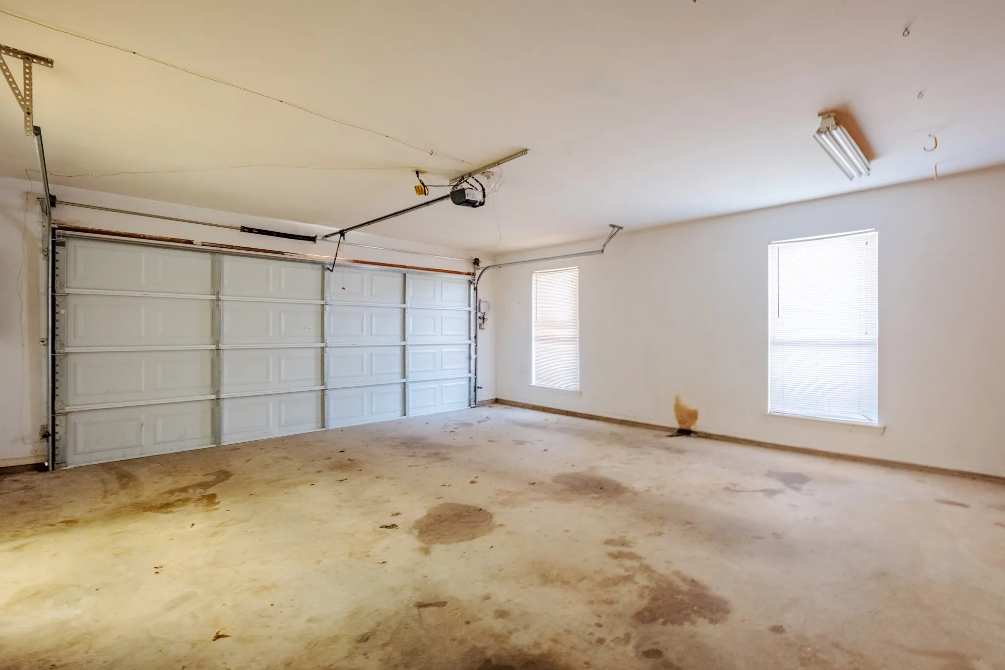 Single Family Residence For Sale in Denton County , 1502 Mission Hills Lane, Corinth, Texas 76210, 3 Bedroom, 3 Bathroom, 2 Garage spaces, 2,222 Sqft, built in 1987, mls#21333609, Real Estate Agent in Corinth, Homes For Sale in Denton county, Homes For Sale in Corinth, Realtor in Corinth Texas, Real Estate Brokerage Independent Realty Texas, Luminita Cordes Realtor