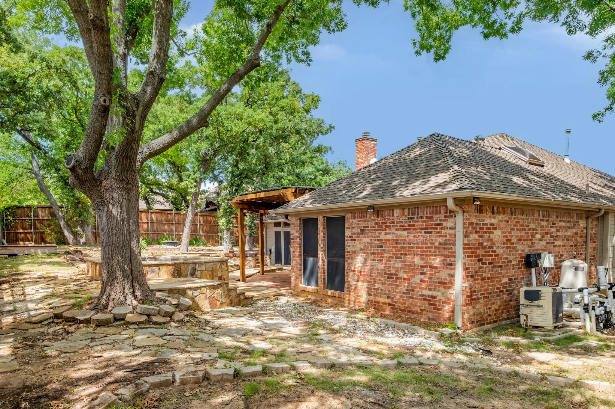 Single Family Residence For Sale in Denton County , 1502 Mission Hills Lane, Corinth, Texas 76210, 3 Bedroom, 3 Bathroom, 2 Garage spaces, 2,222 Sqft, built in 1987, mls#21333609, Real Estate Agent in Corinth, Homes For Sale in Denton county, Homes For Sale in Corinth, Realtor in Corinth Texas, Real Estate Brokerage Independent Realty Texas, Luminita Cordes Realtor