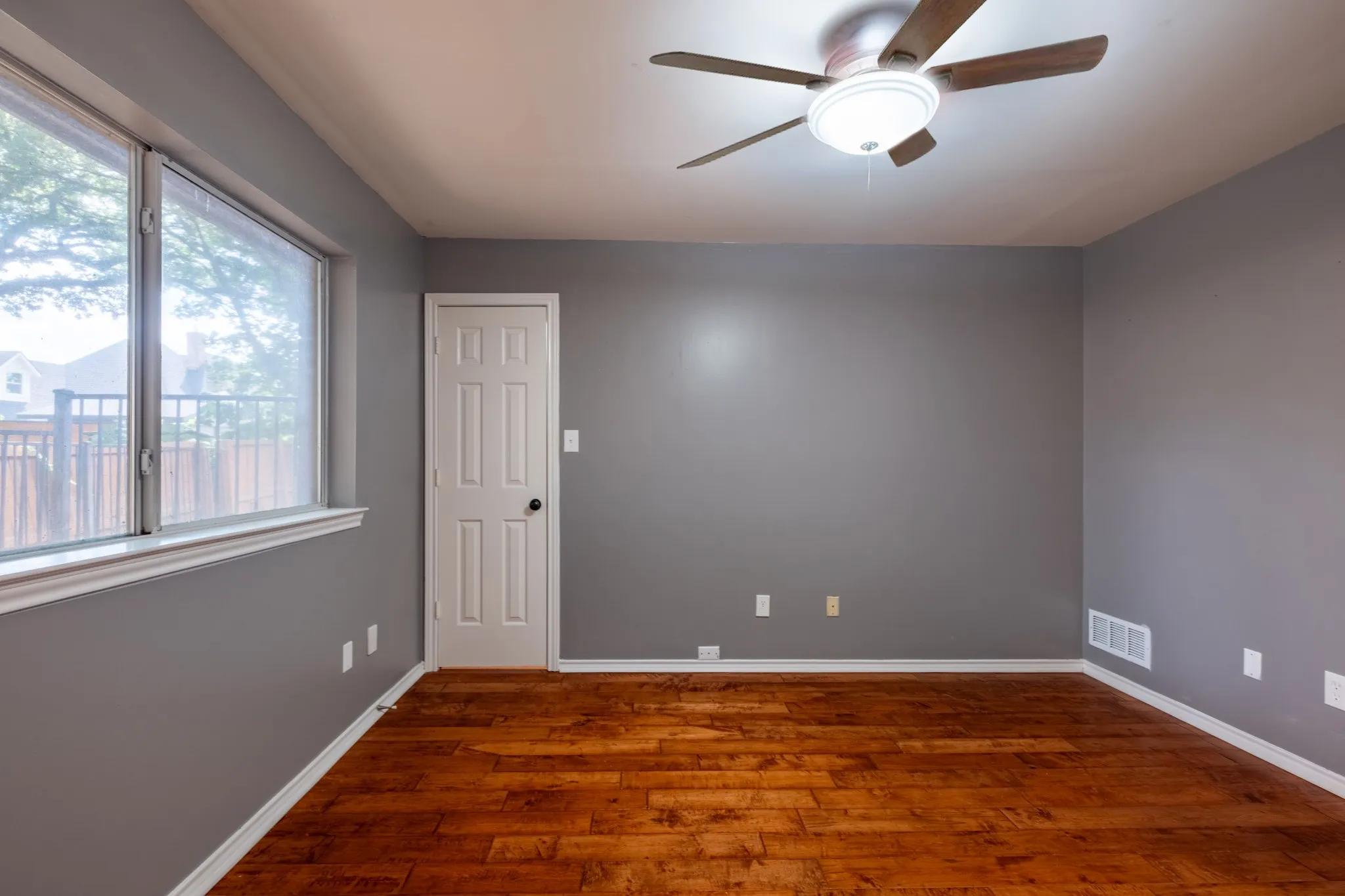 Single Family Residence For Sale in Denton County , 1502 Mission Hills Lane, Corinth, Texas 76210, 3 Bedroom, 3 Bathroom, 2 Garage spaces, 2,222 Sqft, built in 1987, mls#21333609, Real Estate Agent in Corinth, Homes For Sale in Denton county, Homes For Sale in Corinth, Realtor in Corinth Texas, Real Estate Brokerage Independent Realty Texas, Luminita Cordes Realtor