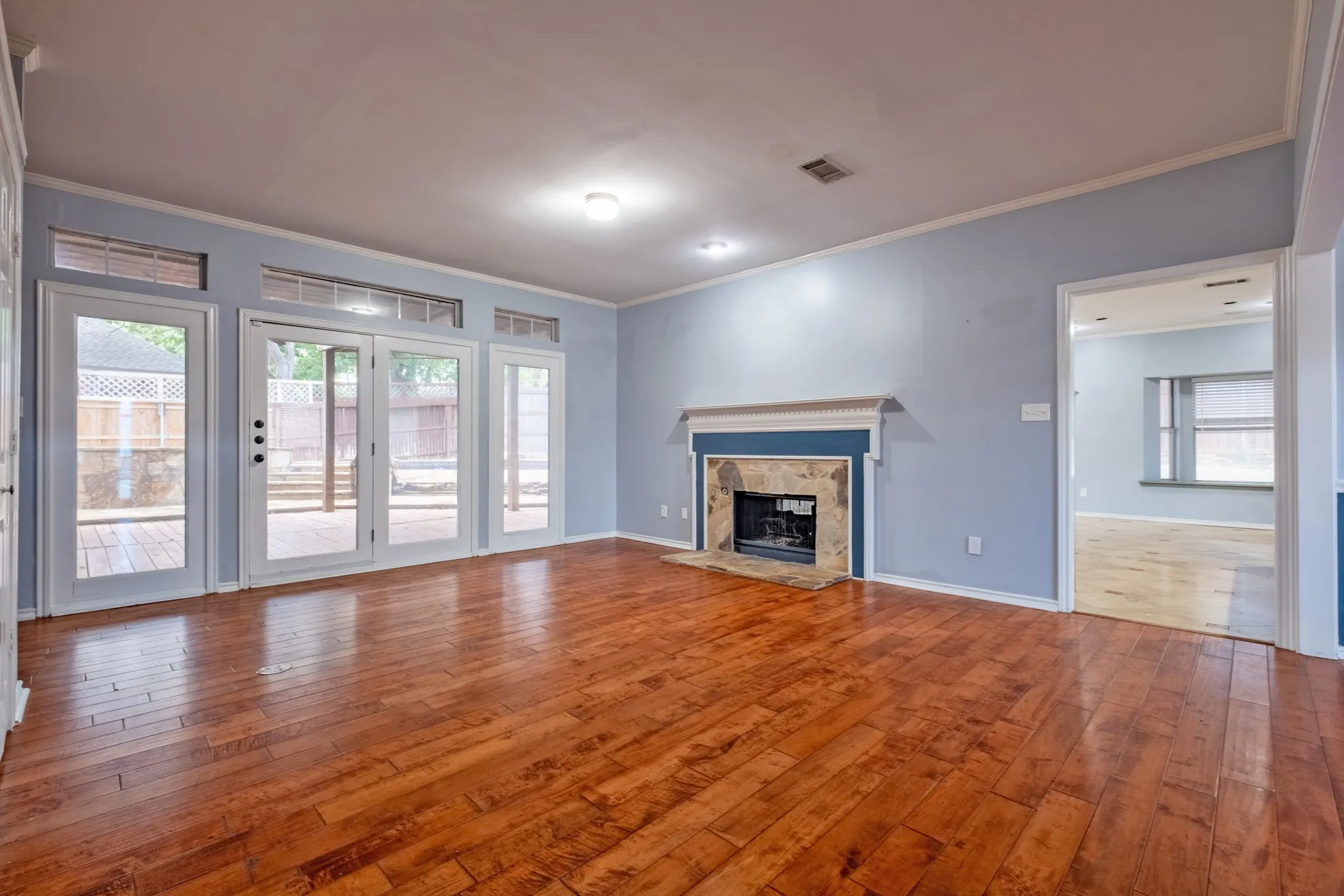 Single Family Residence For Sale in Denton County , 1502 Mission Hills Lane, Corinth, Texas 76210, 3 Bedroom, 3 Bathroom, 2 Garage spaces, 2,222 Sqft, built in 1987, mls#21333609, Real Estate Agent in Corinth, Homes For Sale in Denton county, Homes For Sale in Corinth, Realtor in Corinth Texas, Real Estate Brokerage Independent Realty Texas, Luminita Cordes Realtor