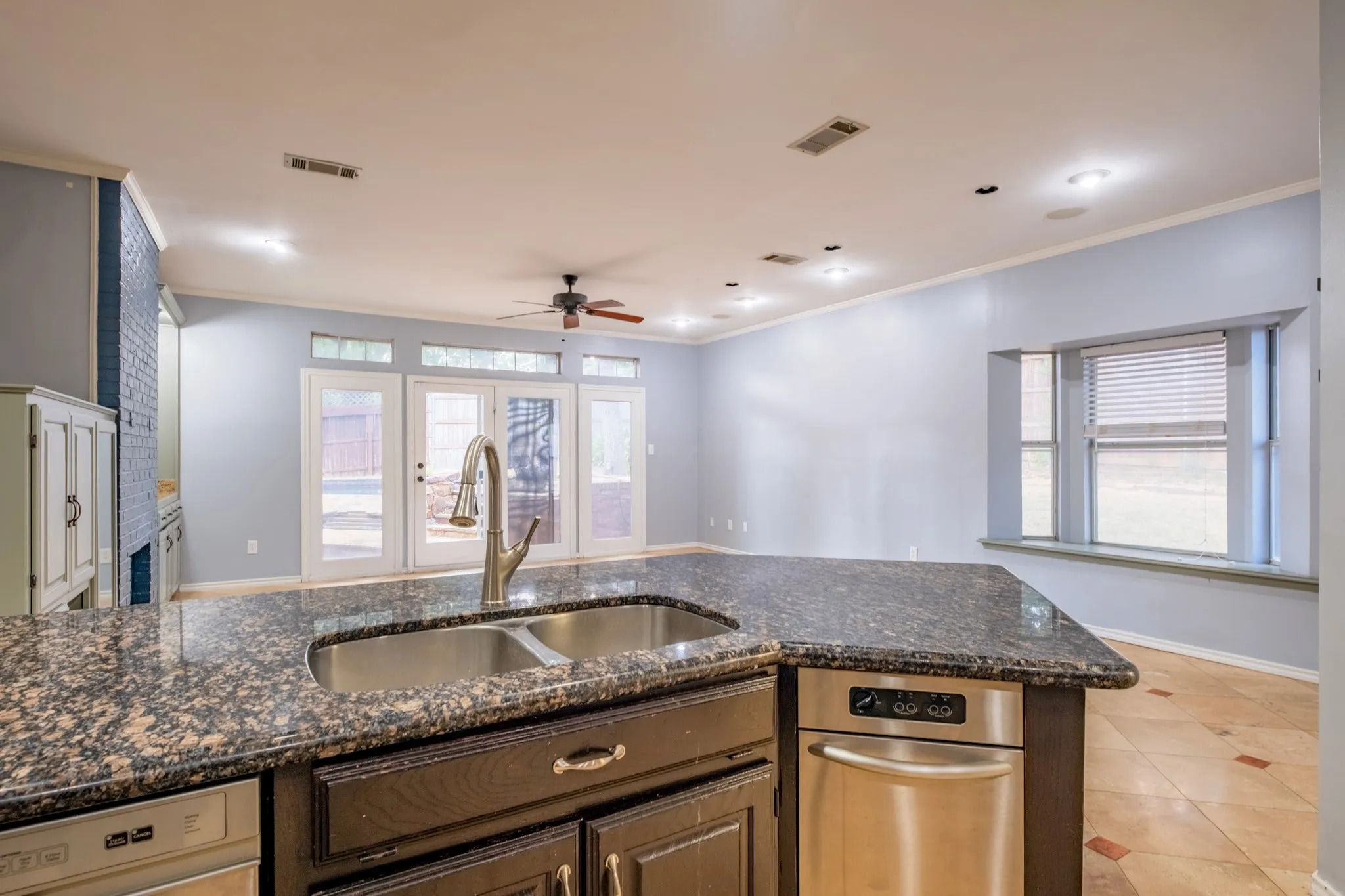 Single Family Residence For Sale in Denton County , 1502 Mission Hills Lane, Corinth, Texas 76210, 3 Bedroom, 3 Bathroom, 2 Garage spaces, 2,222 Sqft, built in 1987, mls#21333609, Real Estate Agent in Corinth, Homes For Sale in Denton county, Homes For Sale in Corinth, Realtor in Corinth Texas, Real Estate Brokerage Independent Realty Texas, Luminita Cordes Realtor