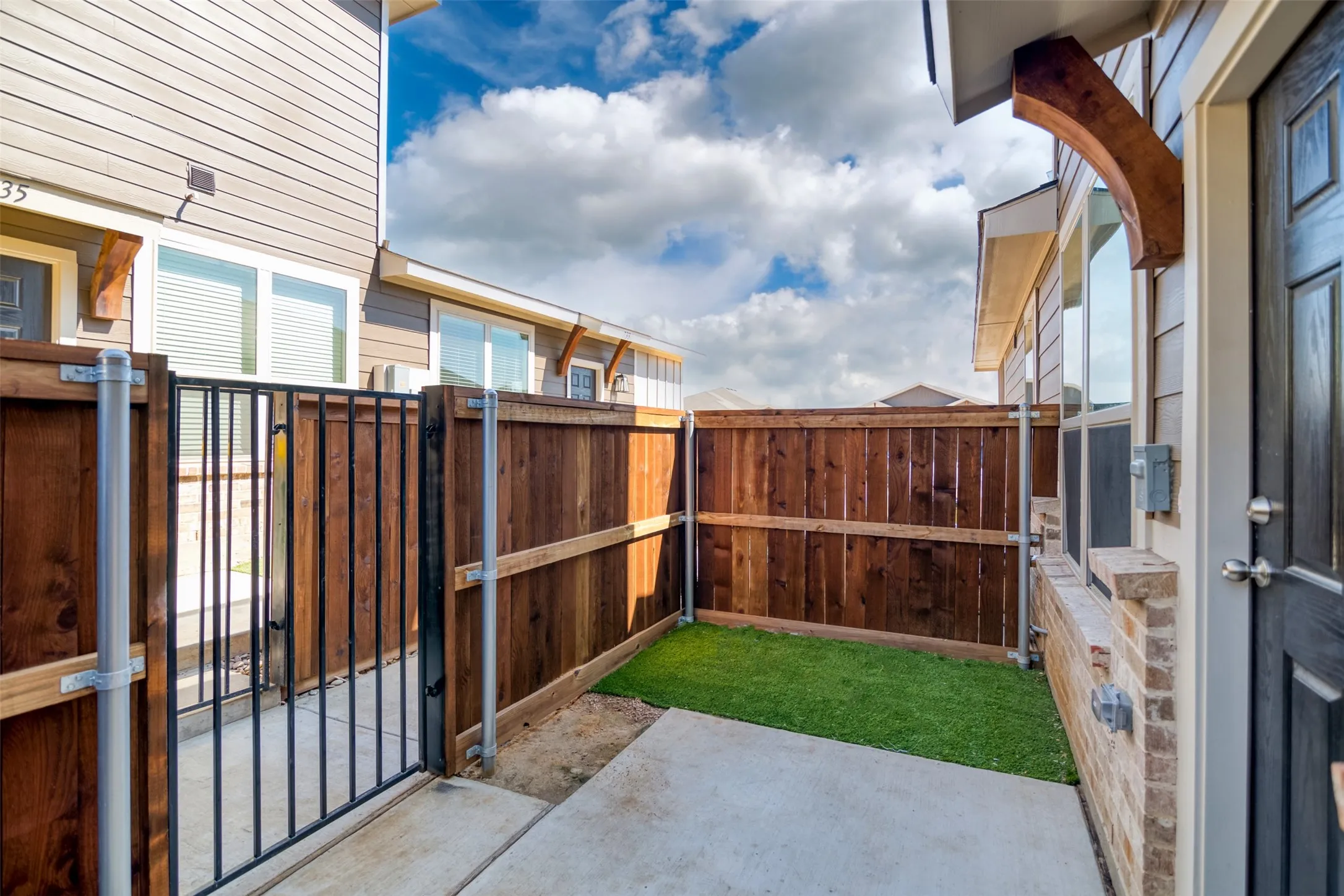 Apartment For Rent in Ellis County , 729 Harvest Moon Drive, Venus, Texas 76084, 2 Bedroom, 2 Bathroom, 1 Garage spaces, 1,134 Sqft, built in 2022, mls#21333648, Real Estate Agent in Venus, Homes For Rent in Ellis county, Homes For Rent in Venus, Realtor in Venus Texas, Real Estate Brokerage Independent Realty Texas, Luminita Cordes Realtor