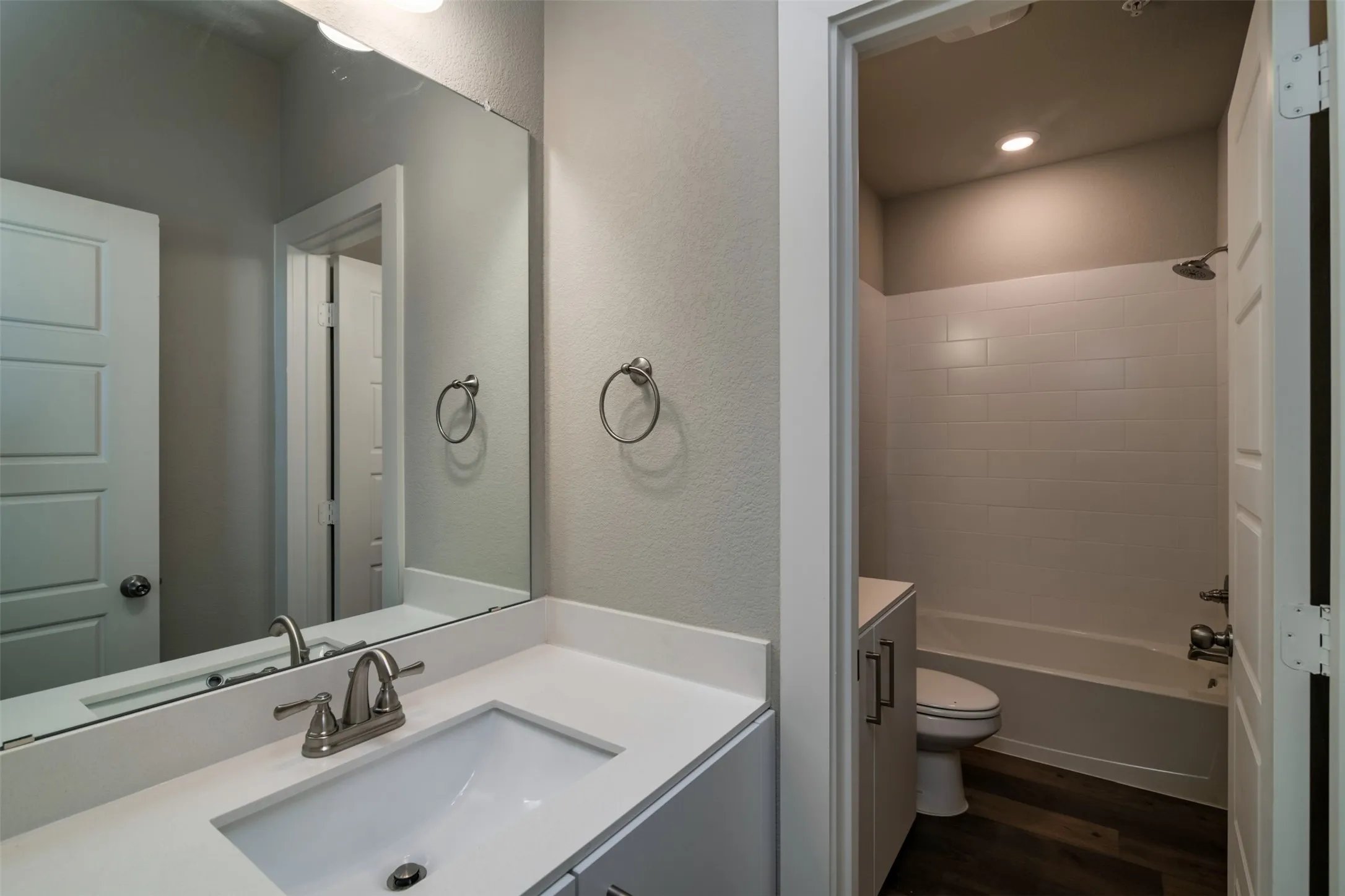 Apartment For Rent in Ellis County , 729 Harvest Moon Drive, Venus, Texas 76084, 2 Bedroom, 2 Bathroom, 1 Garage spaces, 1,134 Sqft, built in 2022, mls#21333648, Real Estate Agent in Venus, Homes For Rent in Ellis county, Homes For Rent in Venus, Realtor in Venus Texas, Real Estate Brokerage Independent Realty Texas, Luminita Cordes Realtor