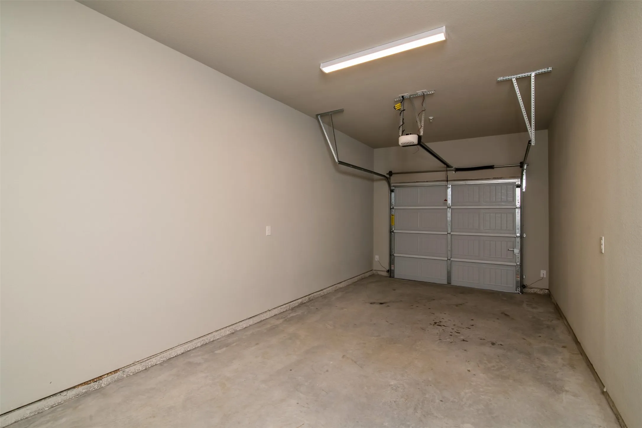 Apartment For Rent in Ellis County , 729 Harvest Moon Drive, Venus, Texas 76084, 2 Bedroom, 2 Bathroom, 1 Garage spaces, 1,134 Sqft, built in 2022, mls#21333648, Real Estate Agent in Venus, Homes For Rent in Ellis county, Homes For Rent in Venus, Realtor in Venus Texas, Real Estate Brokerage Independent Realty Texas, Luminita Cordes Realtor