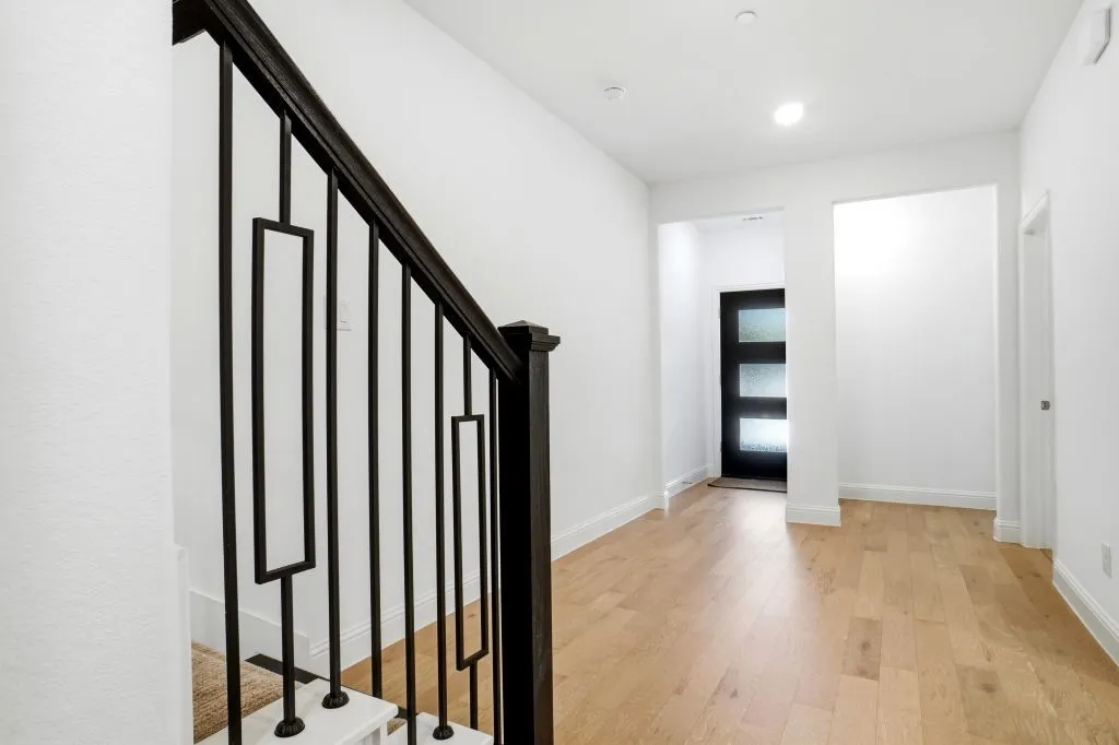 Townhouse For Sale in Dallas County , 7822 Bayside Drive, Rowlett, Texas 75088, 3 Bedroom, 4 Bathroom, 2 Garage spaces, 2,223 Sqft, built in 2022, mls#21333427, Real Estate Agent in Rowlett, Homes For Sale in Dallas county, Homes For Sale in Rowlett, Realtor in Rowlett Texas, Real Estate Brokerage Independent Realty Texas, Luminita Cordes Realtor