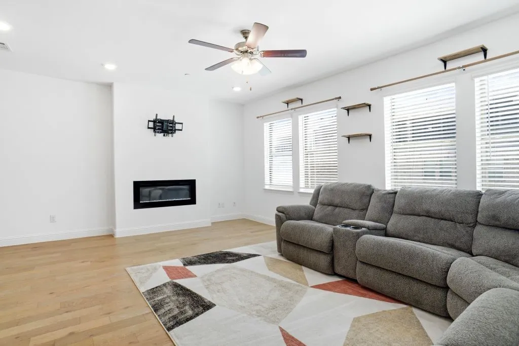 Townhouse For Sale in Dallas County , 7822 Bayside Drive, Rowlett, Texas 75088, 3 Bedroom, 4 Bathroom, 2 Garage spaces, 2,223 Sqft, built in 2022, mls#21333427, Real Estate Agent in Rowlett, Homes For Sale in Dallas county, Homes For Sale in Rowlett, Realtor in Rowlett Texas, Real Estate Brokerage Independent Realty Texas, Luminita Cordes Realtor