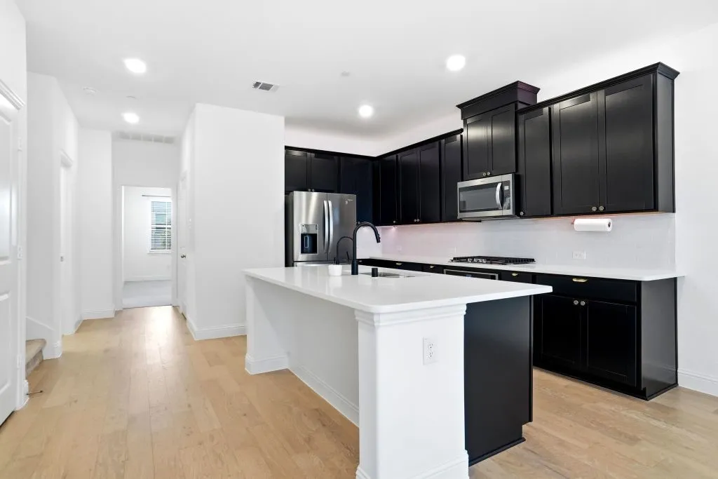 Townhouse For Sale in Dallas County , 7822 Bayside Drive, Rowlett, Texas 75088, 3 Bedroom, 4 Bathroom, 2 Garage spaces, 2,223 Sqft, built in 2022, mls#21333427, Real Estate Agent in Rowlett, Homes For Sale in Dallas county, Homes For Sale in Rowlett, Realtor in Rowlett Texas, Real Estate Brokerage Independent Realty Texas, Luminita Cordes Realtor