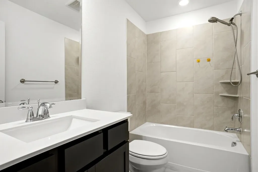 Townhouse For Sale in Dallas County , 7822 Bayside Drive, Rowlett, Texas 75088, 3 Bedroom, 4 Bathroom, 2 Garage spaces, 2,223 Sqft, built in 2022, mls#21333427, Real Estate Agent in Rowlett, Homes For Sale in Dallas county, Homes For Sale in Rowlett, Realtor in Rowlett Texas, Real Estate Brokerage Independent Realty Texas, Luminita Cordes Realtor