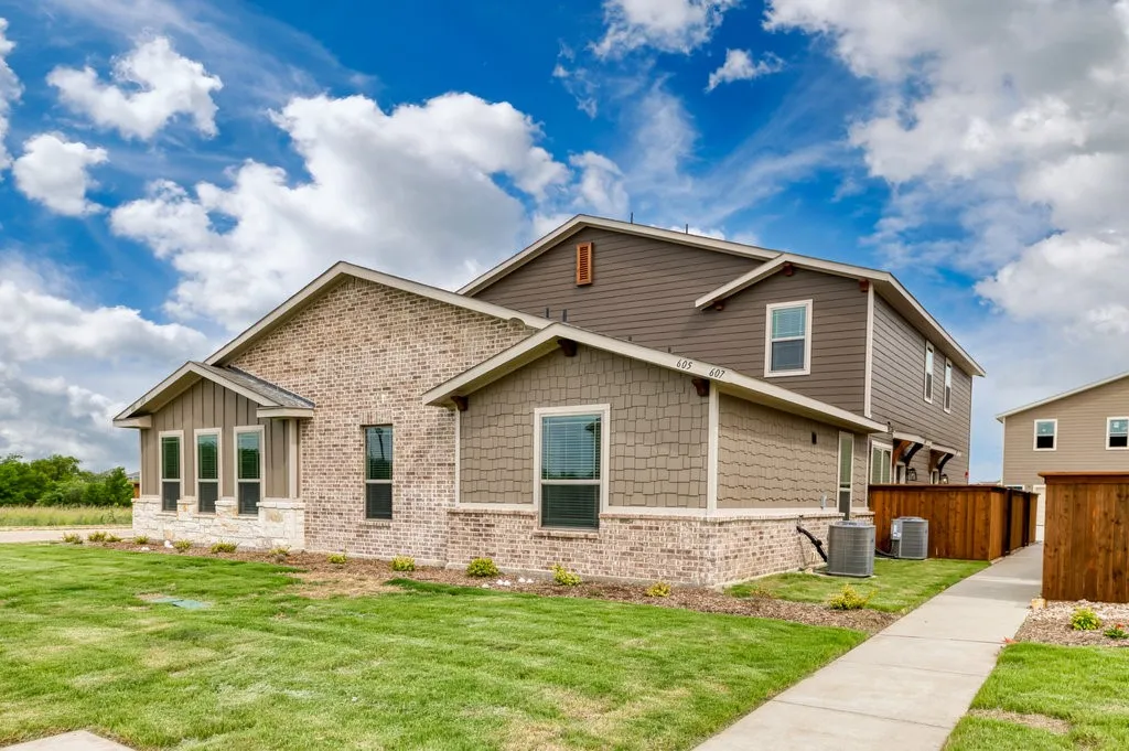 Apartment For Rent in Ellis County , 605 Harvest Moon Drive, Venus, Texas 76084, 2 Bedroom, 2 Bathroom, 1 Garage spaces, 1,134 Sqft, built in 2022, mls#21333664, Real Estate Agent in Venus, Homes For Rent in Ellis county, Homes For Rent in Venus, Realtor in Venus Texas, Real Estate Brokerage Independent Realty Texas, Luminita Cordes Realtor