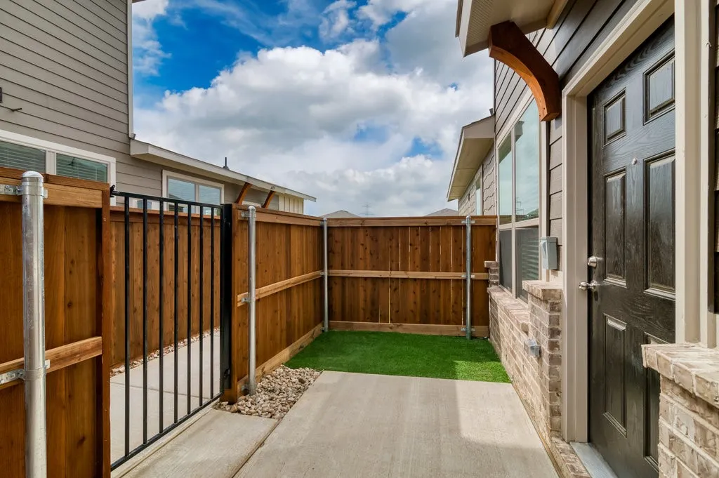 Apartment For Rent in Ellis County , 605 Harvest Moon Drive, Venus, Texas 76084, 2 Bedroom, 2 Bathroom, 1 Garage spaces, 1,134 Sqft, built in 2022, mls#21333664, Real Estate Agent in Venus, Homes For Rent in Ellis county, Homes For Rent in Venus, Realtor in Venus Texas, Real Estate Brokerage Independent Realty Texas, Luminita Cordes Realtor