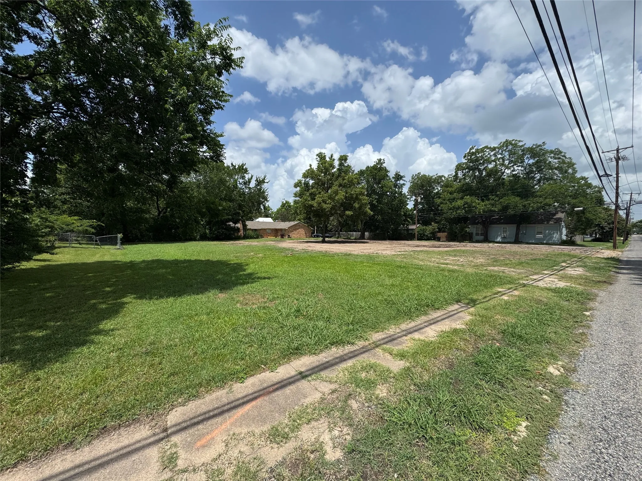 Unimproved Land For Sale in Fannin County , 300 W 10th Street, Bonham, Texas 75418, 0, 0, Garage spaces, 0 Sqft, built in 0, Price $100,000, mls#21333467, Real Estate Agent in Bonham, Homes For Sale in Fannin county, Homes For Sale in Bonham, Realtor in Bonham Texas, Real Estate Brokerage Independent Realty Texas, Luminita Cordes Realtor