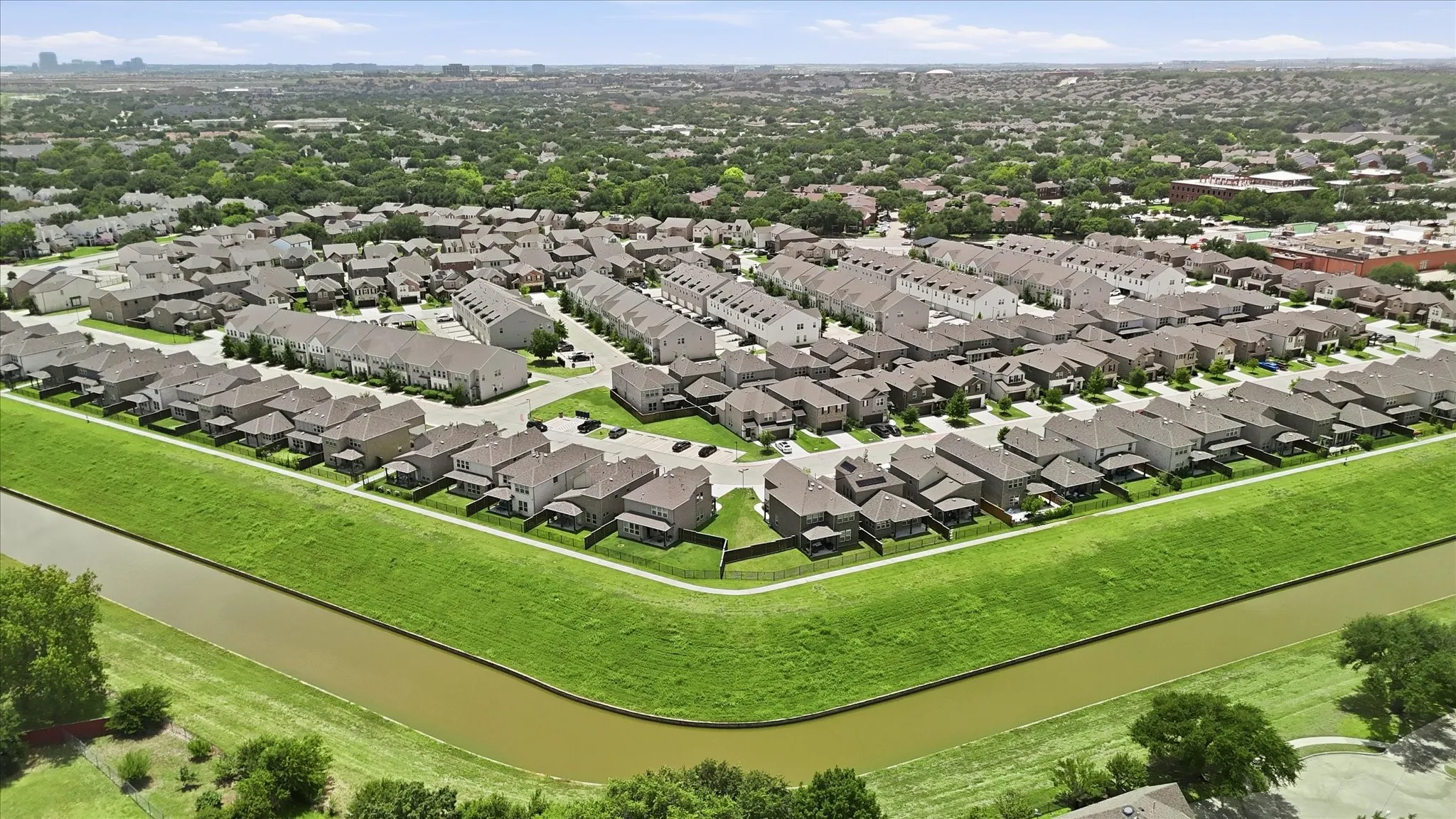 Single Family Residence For Sale in Dallas County , 217 Jones Street, Irving, Texas 75063, 3 Bedroom, 3 Bathroom, 2 Garage spaces, 1,661 Sqft, built in 2021, mls#21333421, Real Estate Agent in Irving, Homes For Sale in Dallas county, Homes For Sale in Irving, Realtor in Irving Texas, Real Estate Brokerage Independent Realty Texas, Luminita Cordes Realtor