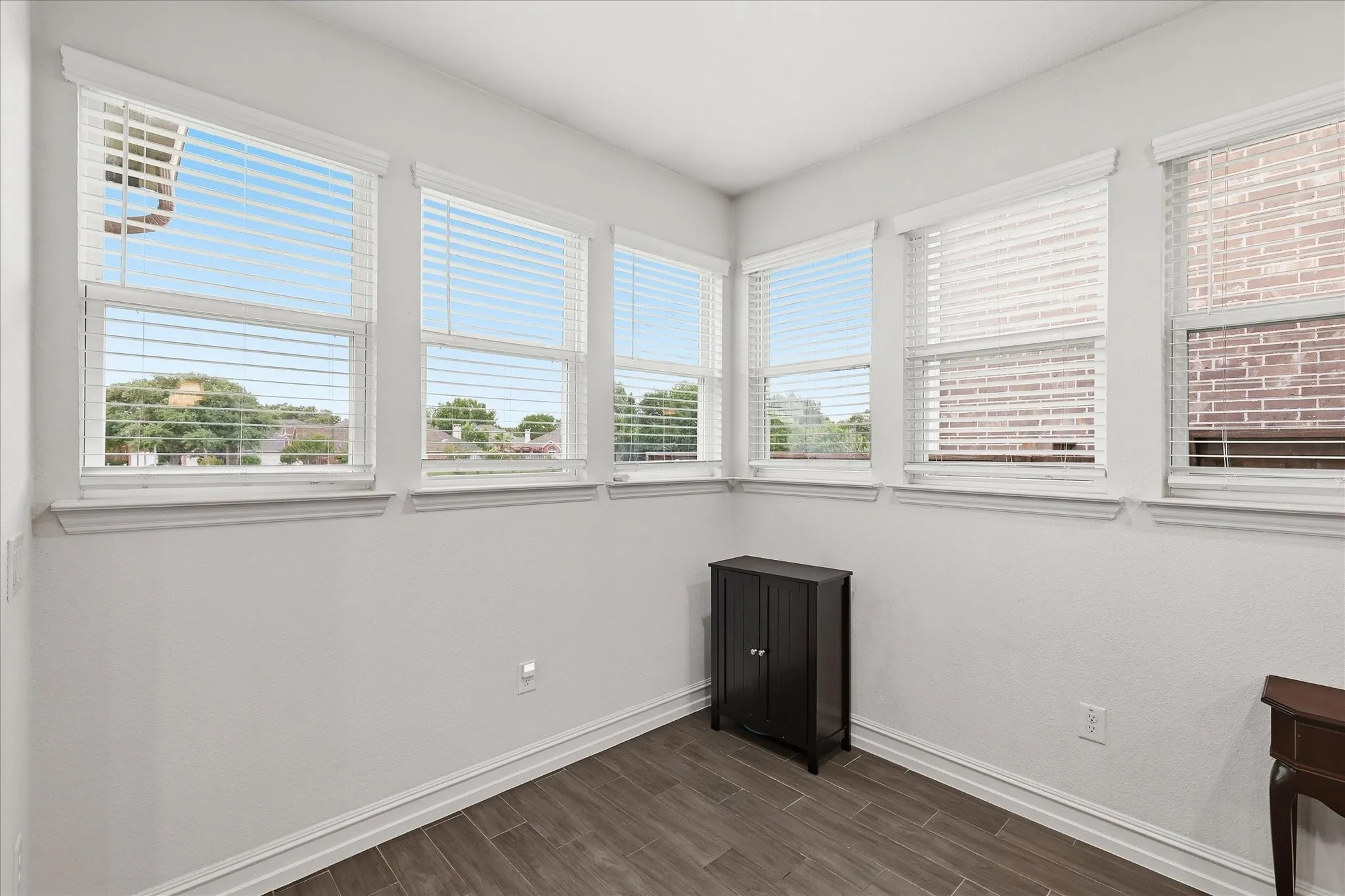 Single Family Residence For Sale in Dallas County , 217 Jones Street, Irving, Texas 75063, 3 Bedroom, 3 Bathroom, 2 Garage spaces, 1,661 Sqft, built in 2021, mls#21333421, Real Estate Agent in Irving, Homes For Sale in Dallas county, Homes For Sale in Irving, Realtor in Irving Texas, Real Estate Brokerage Independent Realty Texas, Luminita Cordes Realtor
