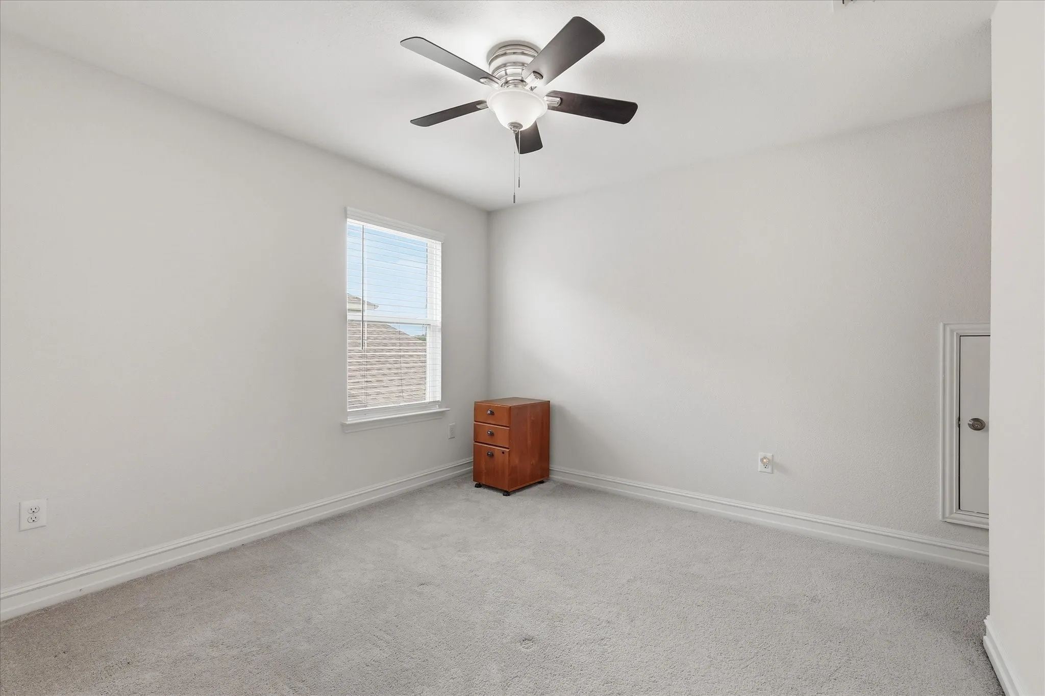 Single Family Residence For Sale in Dallas County , 217 Jones Street, Irving, Texas 75063, 3 Bedroom, 3 Bathroom, 2 Garage spaces, 1,661 Sqft, built in 2021, mls#21333421, Real Estate Agent in Irving, Homes For Sale in Dallas county, Homes For Sale in Irving, Realtor in Irving Texas, Real Estate Brokerage Independent Realty Texas, Luminita Cordes Realtor