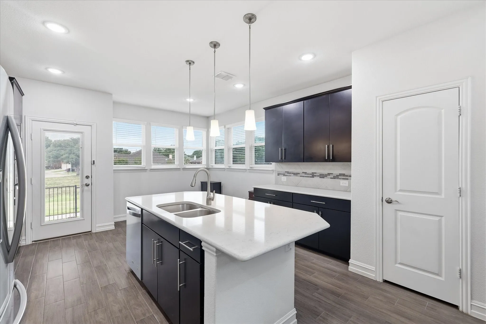 Single Family Residence For Sale in Dallas County , 217 Jones Street, Irving, Texas 75063, 3 Bedroom, 3 Bathroom, 2 Garage spaces, 1,661 Sqft, built in 2021, mls#21333421, Real Estate Agent in Irving, Homes For Sale in Dallas county, Homes For Sale in Irving, Realtor in Irving Texas, Real Estate Brokerage Independent Realty Texas, Luminita Cordes Realtor