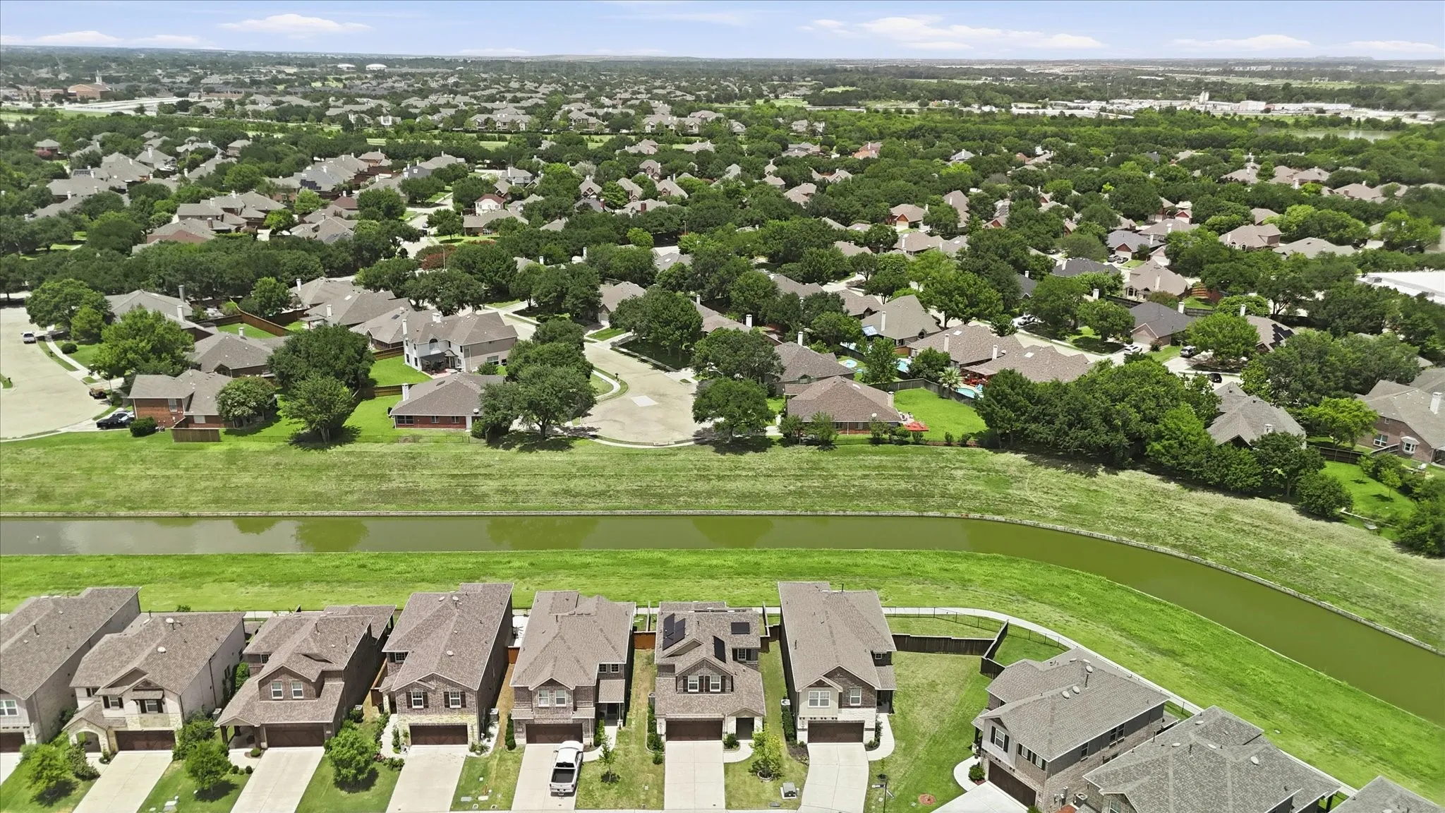 Single Family Residence For Sale in Dallas County , 217 Jones Street, Irving, Texas 75063, 3 Bedroom, 3 Bathroom, 2 Garage spaces, 1,661 Sqft, built in 2021, mls#21333421, Real Estate Agent in Irving, Homes For Sale in Dallas county, Homes For Sale in Irving, Realtor in Irving Texas, Real Estate Brokerage Independent Realty Texas, Luminita Cordes Realtor