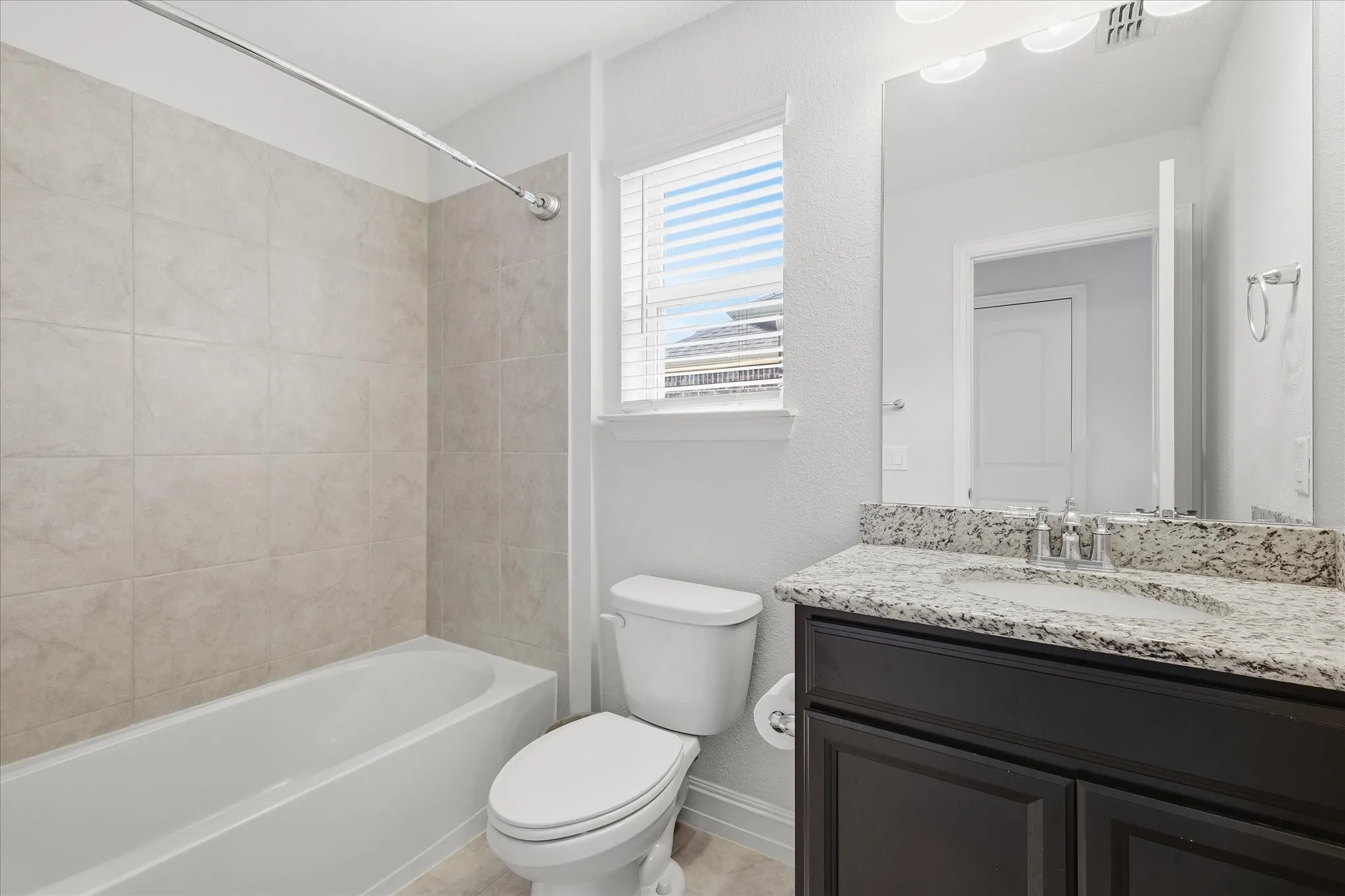 Single Family Residence For Sale in Dallas County , 217 Jones Street, Irving, Texas 75063, 3 Bedroom, 3 Bathroom, 2 Garage spaces, 1,661 Sqft, built in 2021, mls#21333421, Real Estate Agent in Irving, Homes For Sale in Dallas county, Homes For Sale in Irving, Realtor in Irving Texas, Real Estate Brokerage Independent Realty Texas, Luminita Cordes Realtor