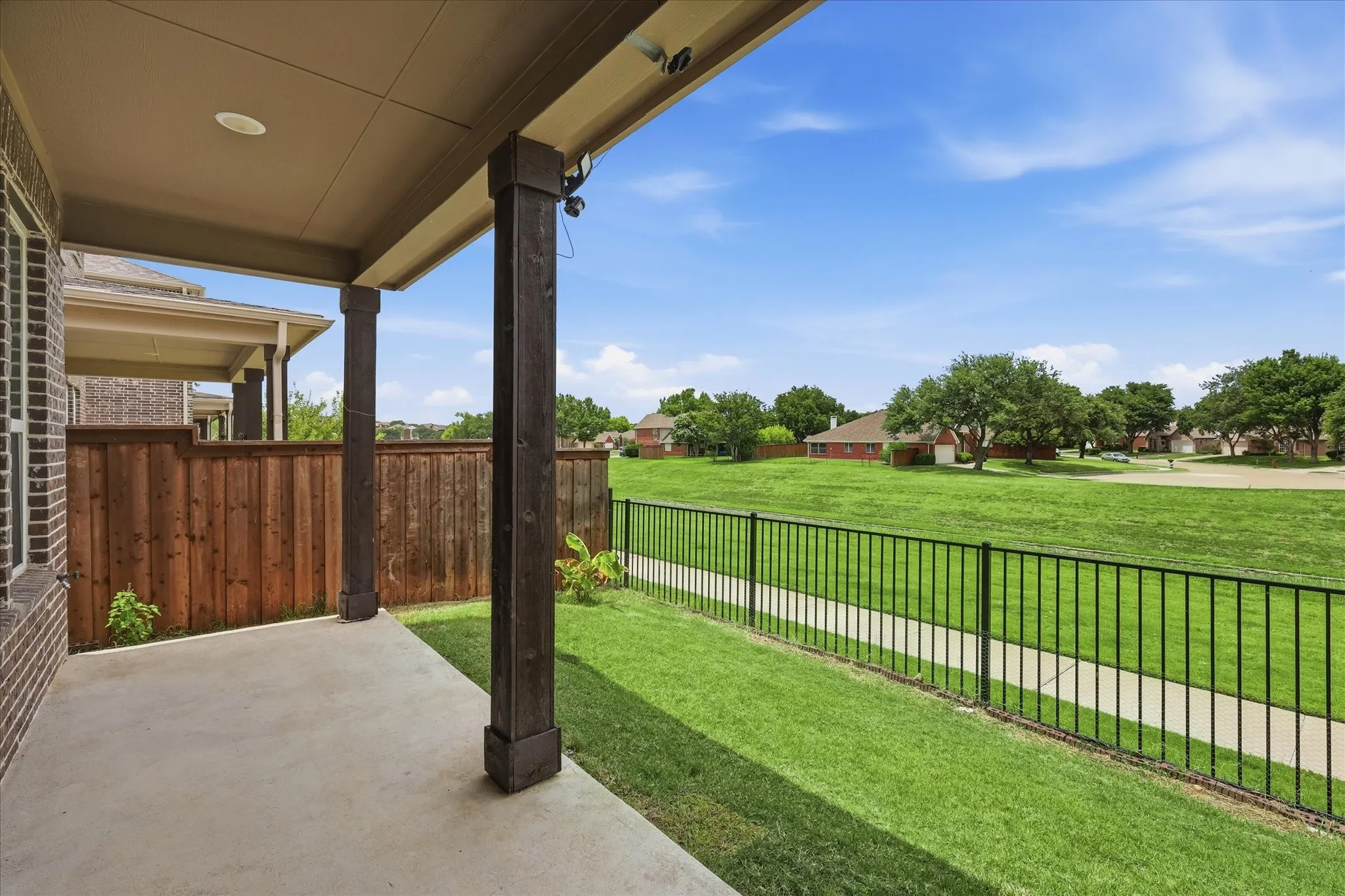 Single Family Residence For Sale in Dallas County , 217 Jones Street, Irving, Texas 75063, 3 Bedroom, 3 Bathroom, 2 Garage spaces, 1,661 Sqft, built in 2021, mls#21333421, Real Estate Agent in Irving, Homes For Sale in Dallas county, Homes For Sale in Irving, Realtor in Irving Texas, Real Estate Brokerage Independent Realty Texas, Luminita Cordes Realtor