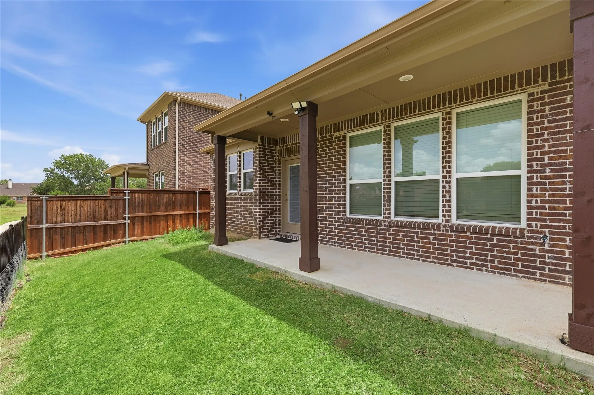 Single Family Residence For Sale in Dallas County , 217 Jones Street, Irving, Texas 75063, 3 Bedroom, 3 Bathroom, 2 Garage spaces, 1,661 Sqft, built in 2021, mls#21333421, Real Estate Agent in Irving, Homes For Sale in Dallas county, Homes For Sale in Irving, Realtor in Irving Texas, Real Estate Brokerage Independent Realty Texas, Luminita Cordes Realtor
