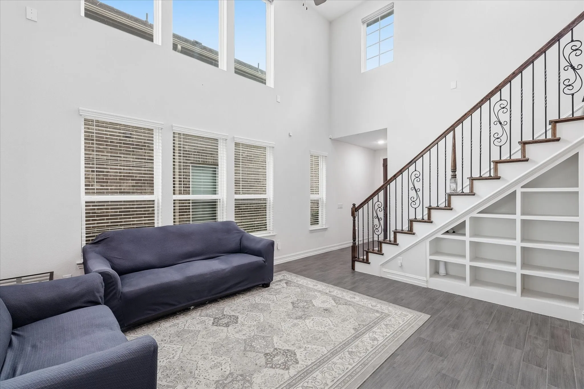 Single Family Residence For Sale in Dallas County , 217 Jones Street, Irving, Texas 75063, 3 Bedroom, 3 Bathroom, 2 Garage spaces, 1,661 Sqft, built in 2021, mls#21333421, Real Estate Agent in Irving, Homes For Sale in Dallas county, Homes For Sale in Irving, Realtor in Irving Texas, Real Estate Brokerage Independent Realty Texas, Luminita Cordes Realtor