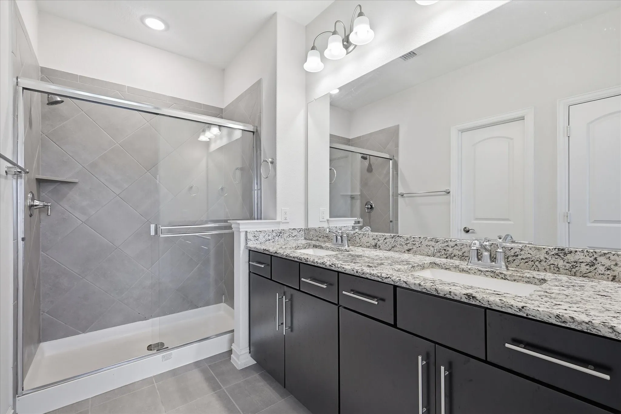 Single Family Residence For Sale in Dallas County , 217 Jones Street, Irving, Texas 75063, 3 Bedroom, 3 Bathroom, 2 Garage spaces, 1,661 Sqft, built in 2021, mls#21333421, Real Estate Agent in Irving, Homes For Sale in Dallas county, Homes For Sale in Irving, Realtor in Irving Texas, Real Estate Brokerage Independent Realty Texas, Luminita Cordes Realtor