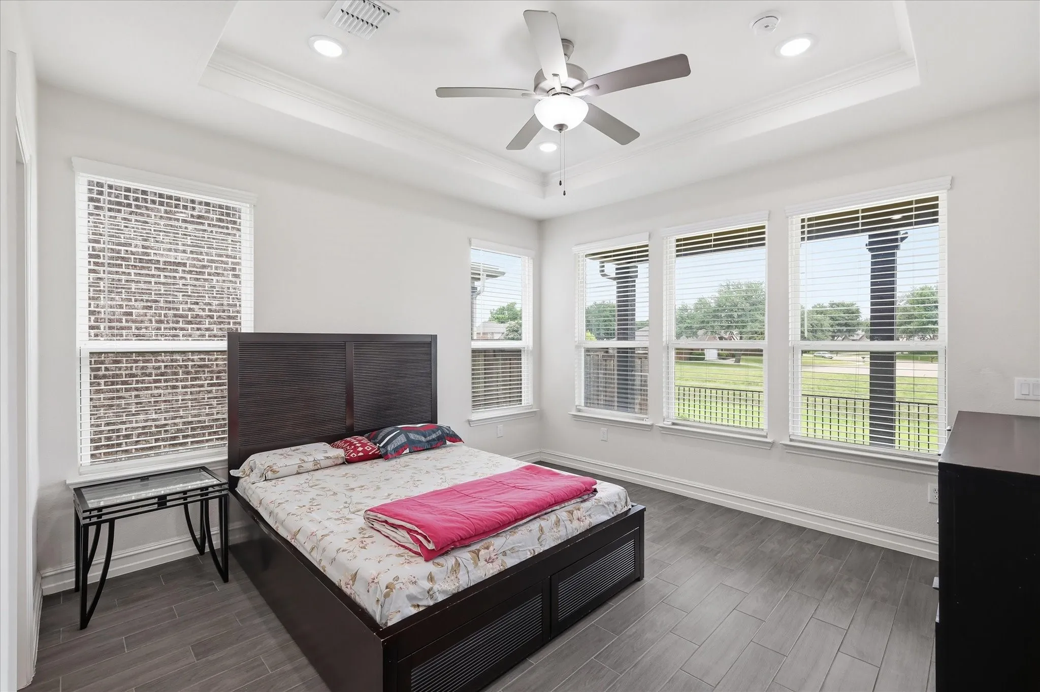 Single Family Residence For Sale in Dallas County , 217 Jones Street, Irving, Texas 75063, 3 Bedroom, 3 Bathroom, 2 Garage spaces, 1,661 Sqft, built in 2021, mls#21333421, Real Estate Agent in Irving, Homes For Sale in Dallas county, Homes For Sale in Irving, Realtor in Irving Texas, Real Estate Brokerage Independent Realty Texas, Luminita Cordes Realtor