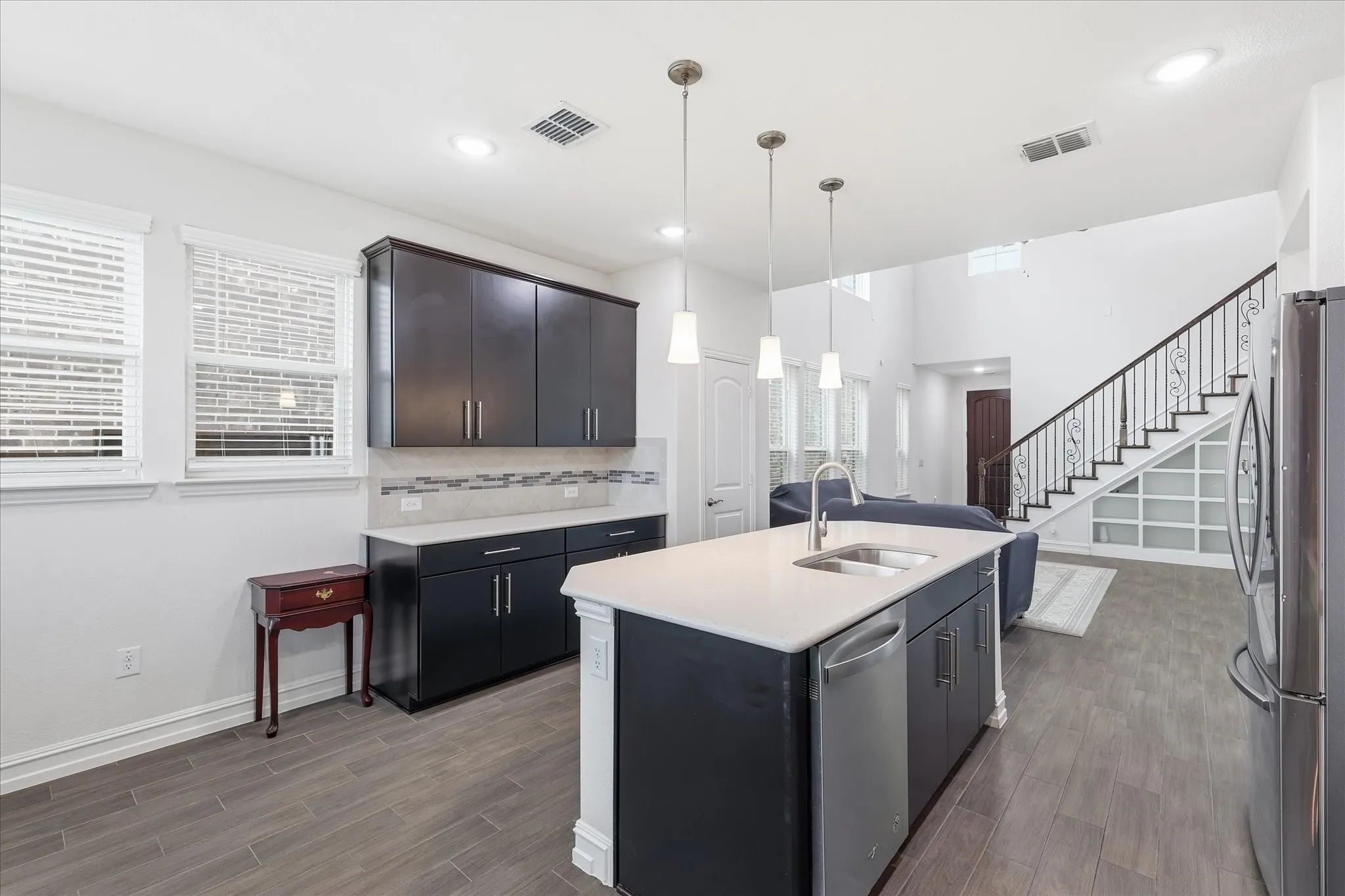 Single Family Residence For Sale in Dallas County , 217 Jones Street, Irving, Texas 75063, 3 Bedroom, 3 Bathroom, 2 Garage spaces, 1,661 Sqft, built in 2021, mls#21333421, Real Estate Agent in Irving, Homes For Sale in Dallas county, Homes For Sale in Irving, Realtor in Irving Texas, Real Estate Brokerage Independent Realty Texas, Luminita Cordes Realtor