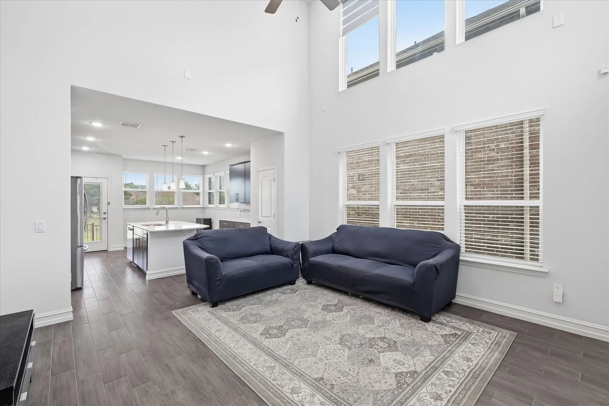 Single Family Residence For Sale in Dallas County , 217 Jones Street, Irving, Texas 75063, 3 Bedroom, 3 Bathroom, 2 Garage spaces, 1,661 Sqft, built in 2021, mls#21333421, Real Estate Agent in Irving, Homes For Sale in Dallas county, Homes For Sale in Irving, Realtor in Irving Texas, Real Estate Brokerage Independent Realty Texas, Luminita Cordes Realtor