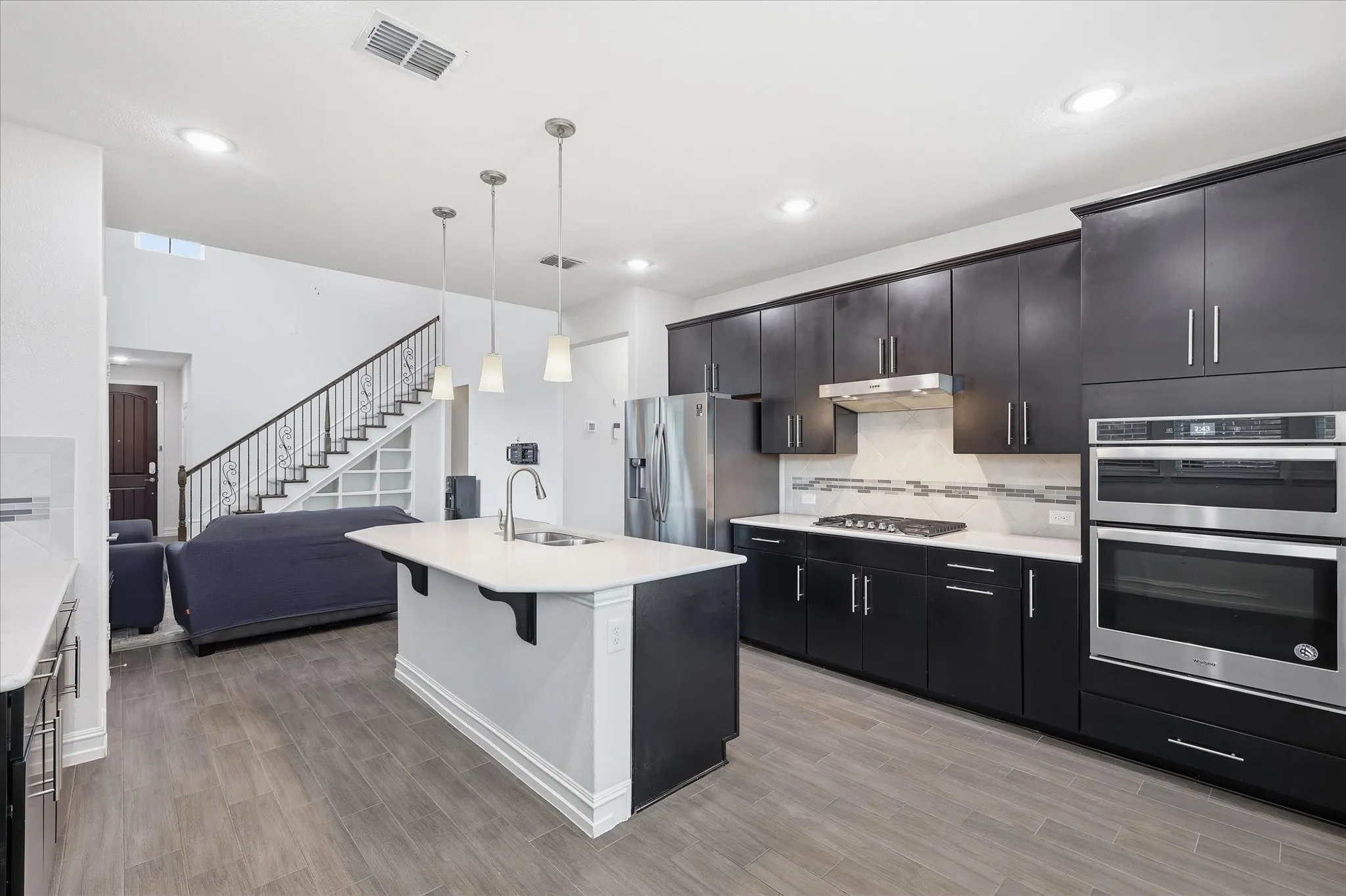 Single Family Residence For Sale in Dallas County , 217 Jones Street, Irving, Texas 75063, 3 Bedroom, 3 Bathroom, 2 Garage spaces, 1,661 Sqft, built in 2021, mls#21333421, Real Estate Agent in Irving, Homes For Sale in Dallas county, Homes For Sale in Irving, Realtor in Irving Texas, Real Estate Brokerage Independent Realty Texas, Luminita Cordes Realtor