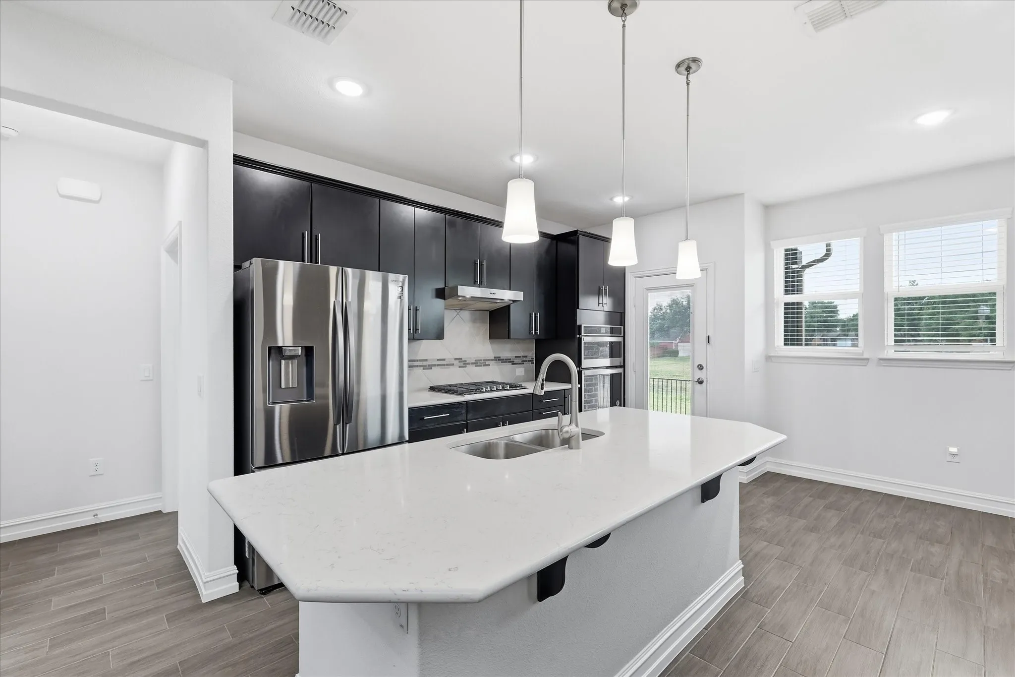 Single Family Residence For Sale in Dallas County , 217 Jones Street, Irving, Texas 75063, 3 Bedroom, 3 Bathroom, 2 Garage spaces, 1,661 Sqft, built in 2021, mls#21333421, Real Estate Agent in Irving, Homes For Sale in Dallas county, Homes For Sale in Irving, Realtor in Irving Texas, Real Estate Brokerage Independent Realty Texas, Luminita Cordes Realtor
