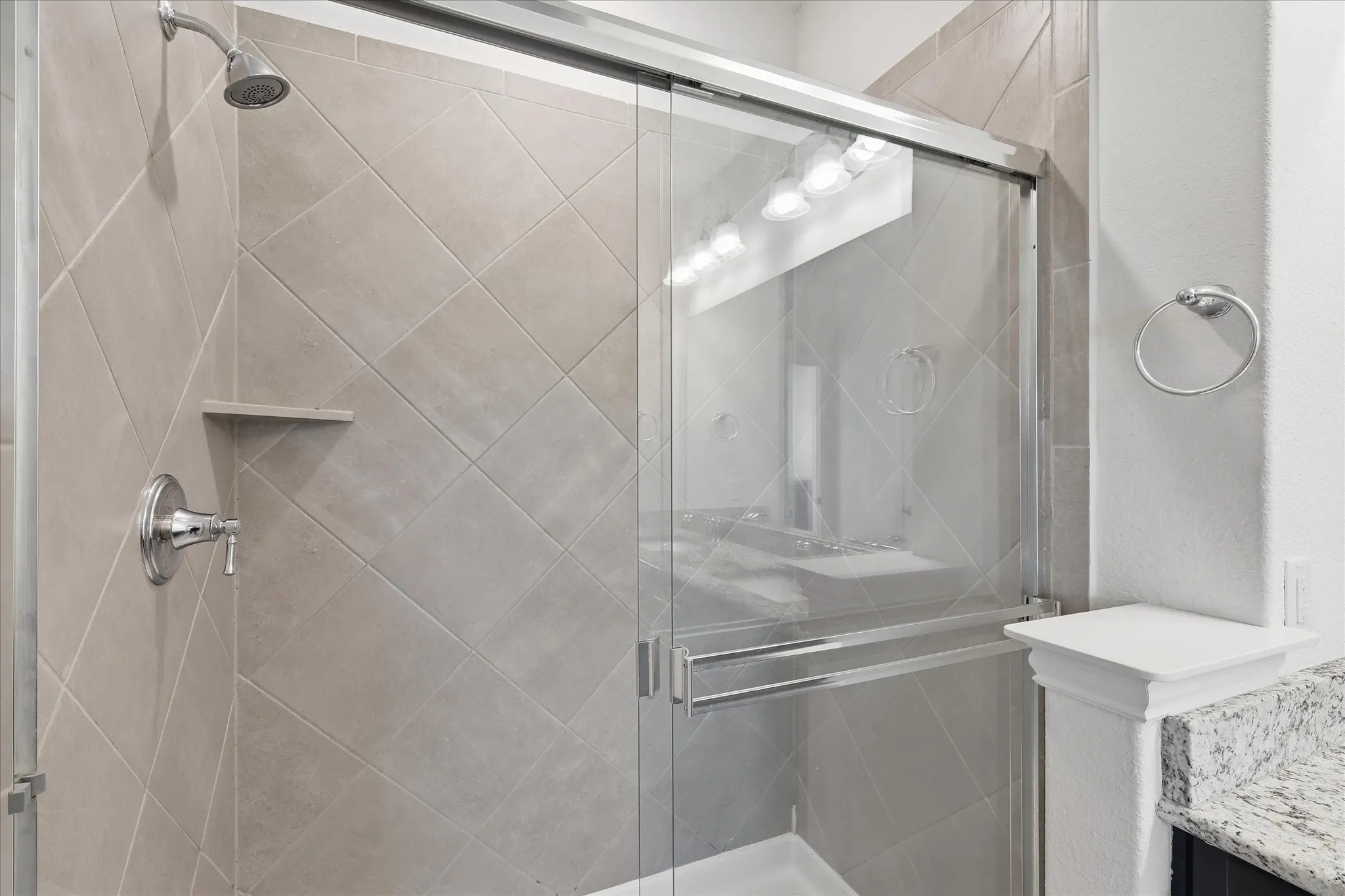 Single Family Residence For Sale in Dallas County , 217 Jones Street, Irving, Texas 75063, 3 Bedroom, 3 Bathroom, 2 Garage spaces, 1,661 Sqft, built in 2021, mls#21333421, Real Estate Agent in Irving, Homes For Sale in Dallas county, Homes For Sale in Irving, Realtor in Irving Texas, Real Estate Brokerage Independent Realty Texas, Luminita Cordes Realtor