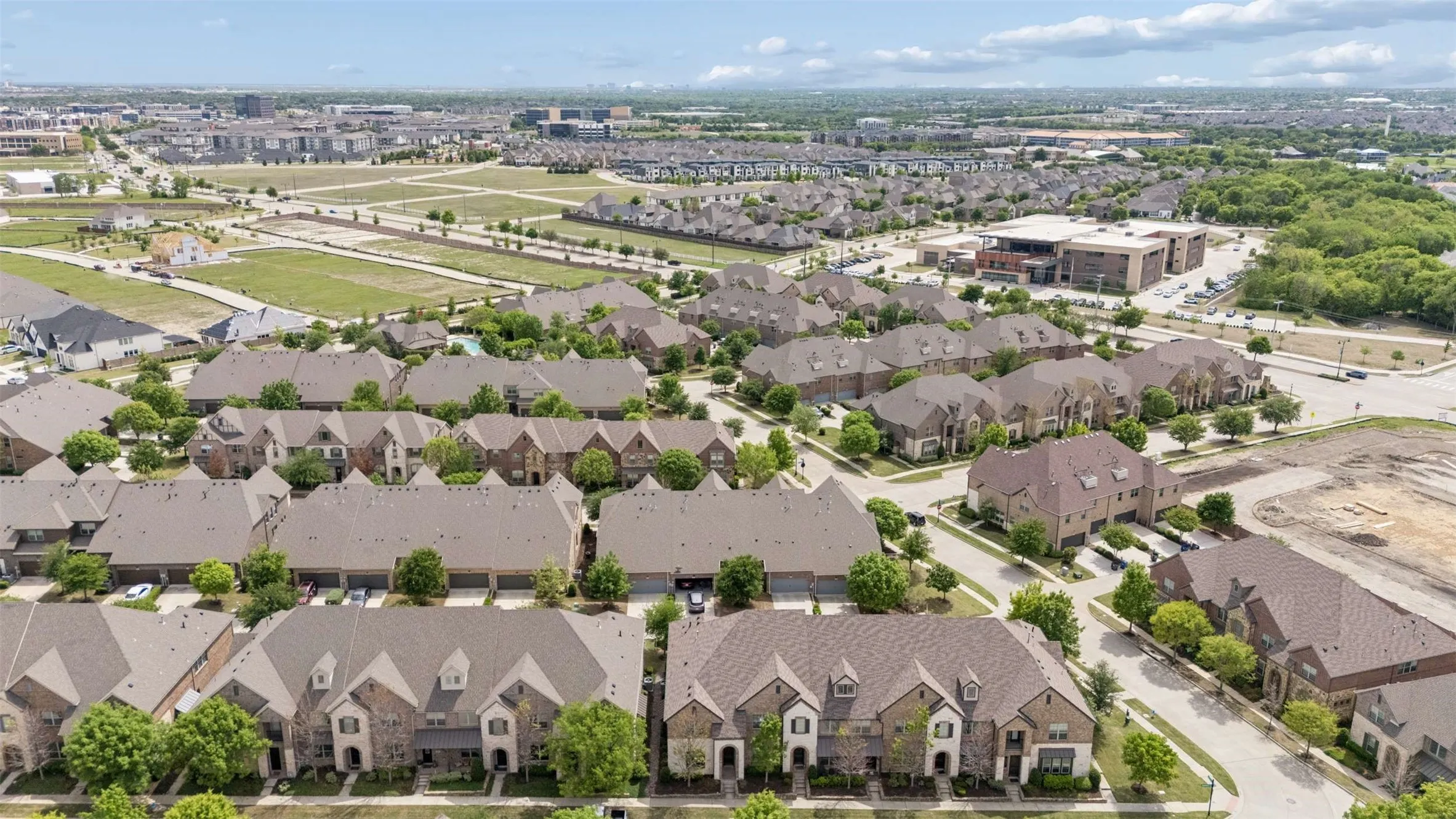 Townhouse For Sale in Collin County , 7213 Huckleberry Drive, Mc Kinney, Texas 75070, 3 Bedroom, 3 Bathroom, 2 Garage spaces, 1,974 Sqft, built in 2018, mls#21332847, Real Estate Agent in Mc Kinney, Homes For Sale in Collin county, Homes For Sale in Mc Kinney, Realtor in Mc Kinney Texas, Real Estate Brokerage Independent Realty Texas, Luminita Cordes Realtor