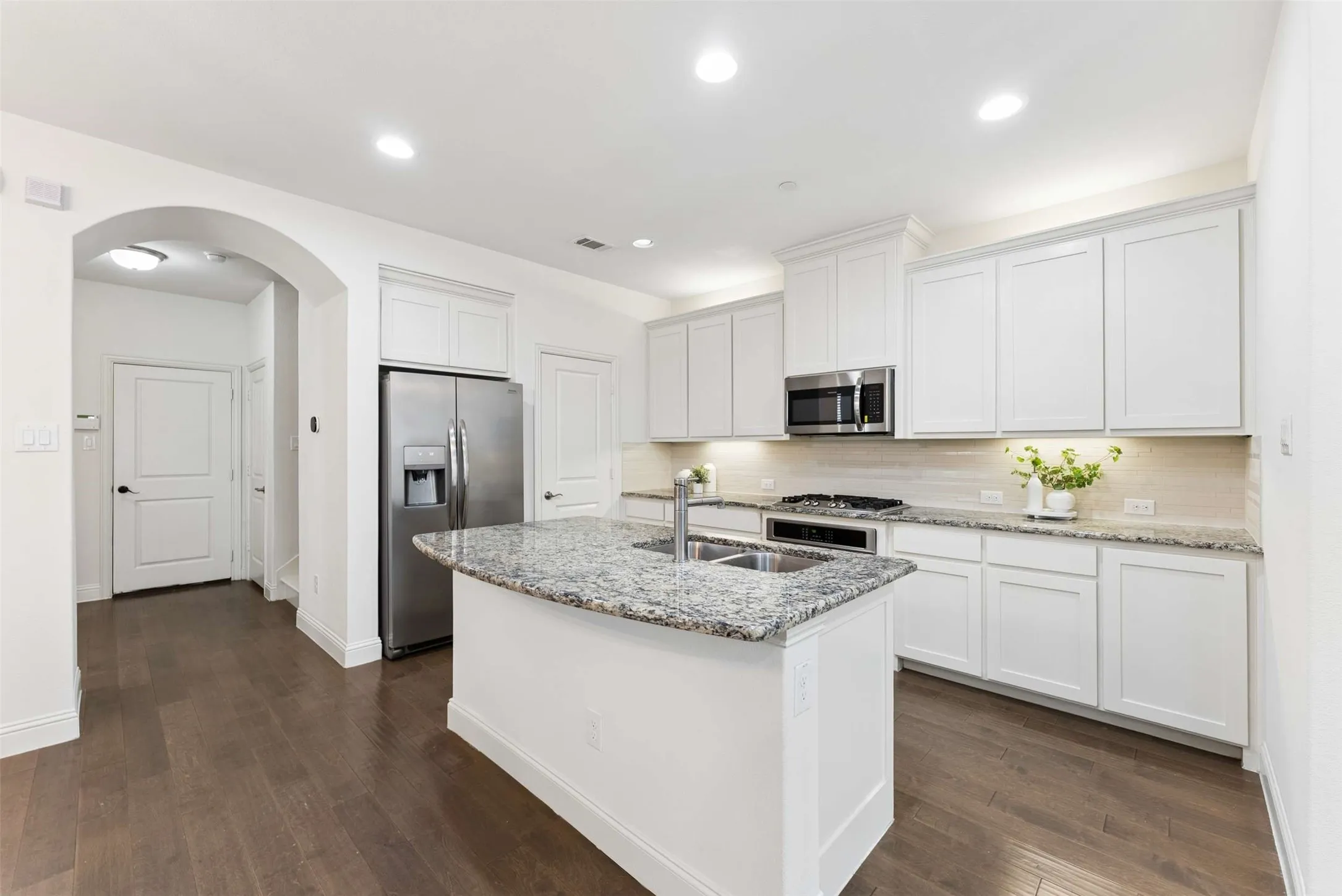 Townhouse For Sale in Collin County , 7213 Huckleberry Drive, Mc Kinney, Texas 75070, 3 Bedroom, 3 Bathroom, 2 Garage spaces, 1,974 Sqft, built in 2018, mls#21332847, Real Estate Agent in Mc Kinney, Homes For Sale in Collin county, Homes For Sale in Mc Kinney, Realtor in Mc Kinney Texas, Real Estate Brokerage Independent Realty Texas, Luminita Cordes Realtor