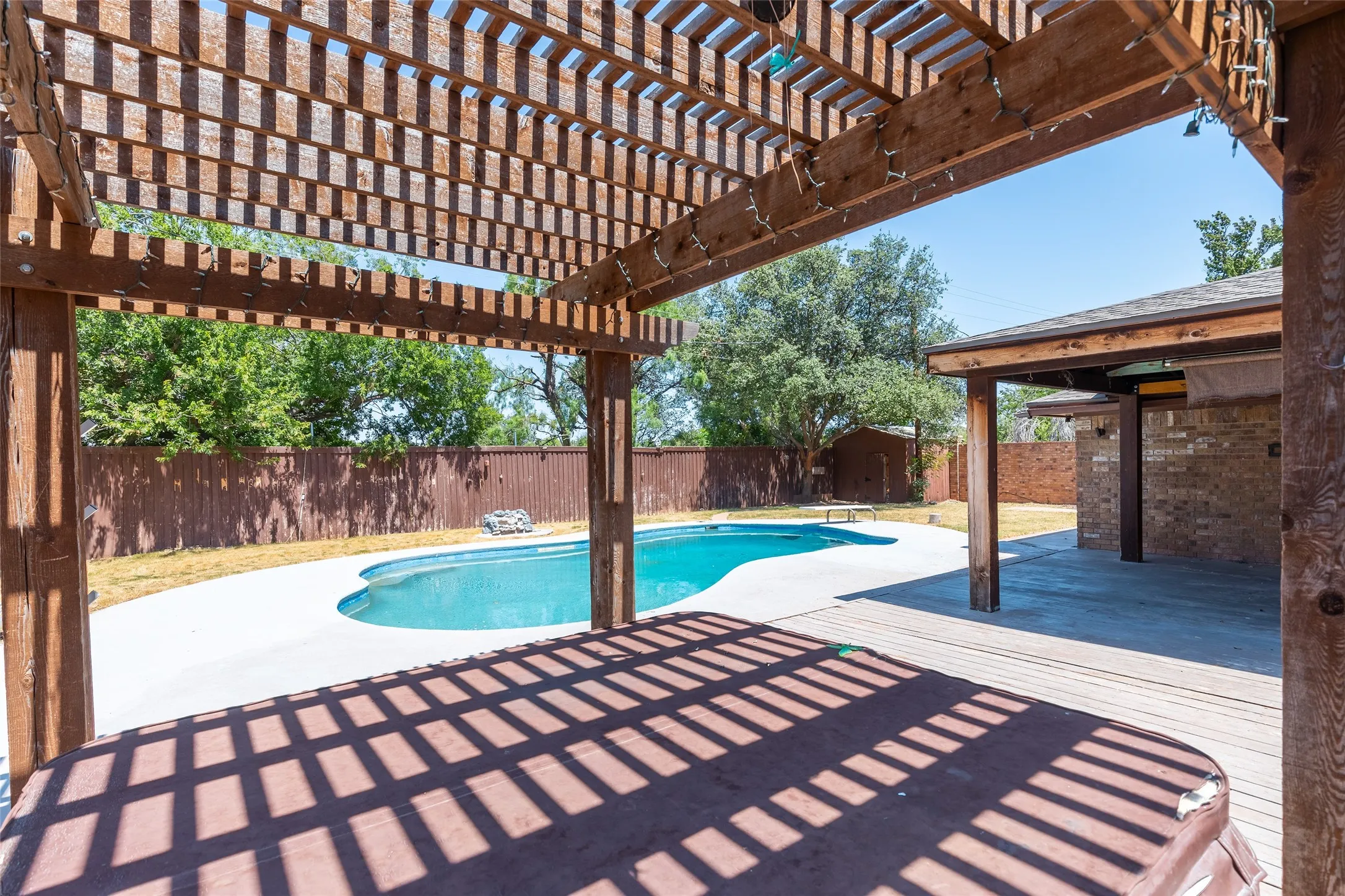 Single Family Residence For Sale in Taylor County , 46 Augusta Drive, Abilene, Texas 79606, 3 Bedroom, 3 Bathroom, 2 Garage spaces, 2,440 Sqft, built in 1981, mls#21332594, Real Estate Agent in Abilene, Homes For Sale in Taylor county, Homes For Sale in Abilene, Realtor in Abilene Texas, Real Estate Brokerage Independent Realty Texas, Luminita Cordes Realtor