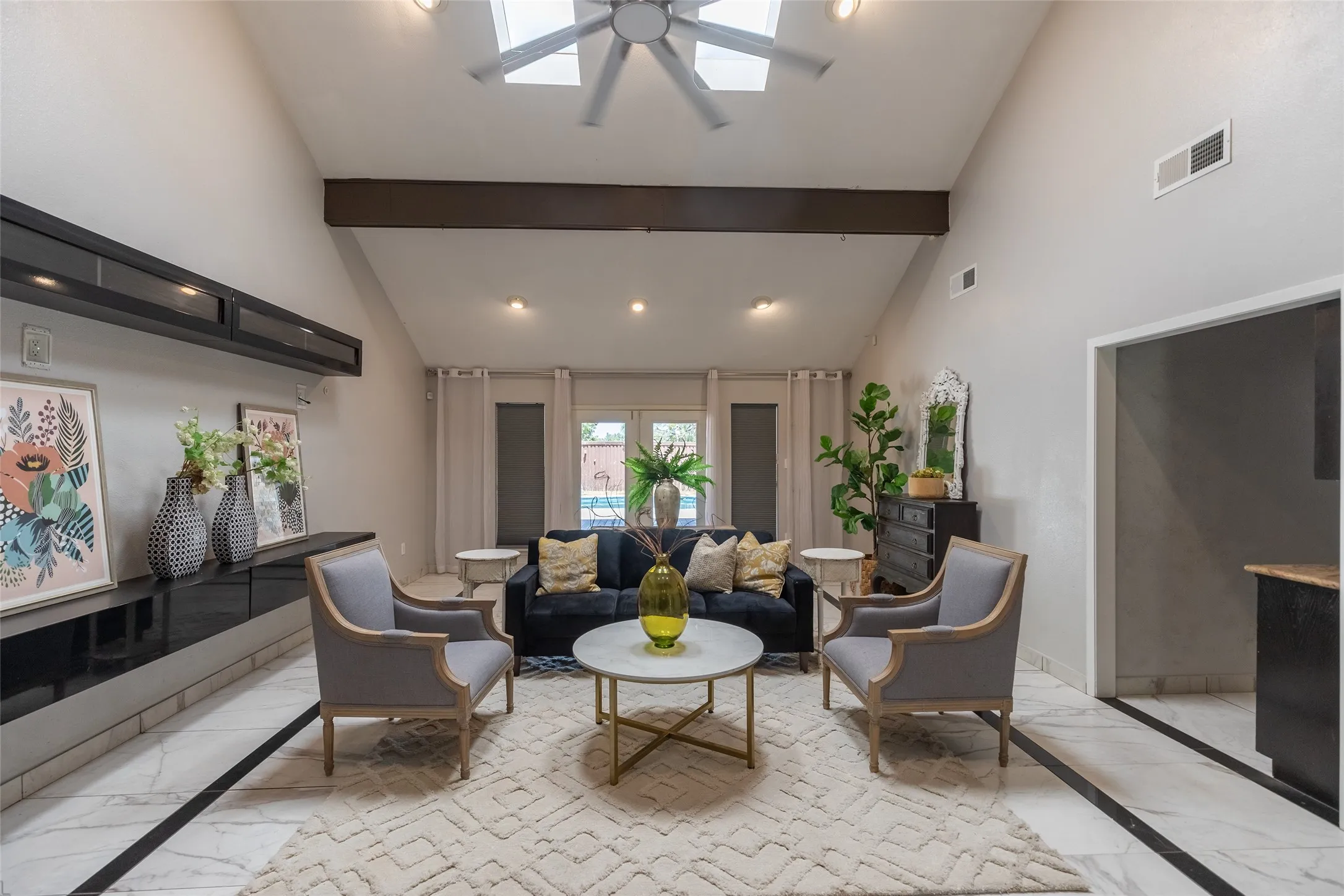 Single Family Residence For Sale in Taylor County , 46 Augusta Drive, Abilene, Texas 79606, 3 Bedroom, 3 Bathroom, 2 Garage spaces, 2,440 Sqft, built in 1981, mls#21332594, Real Estate Agent in Abilene, Homes For Sale in Taylor county, Homes For Sale in Abilene, Realtor in Abilene Texas, Real Estate Brokerage Independent Realty Texas, Luminita Cordes Realtor