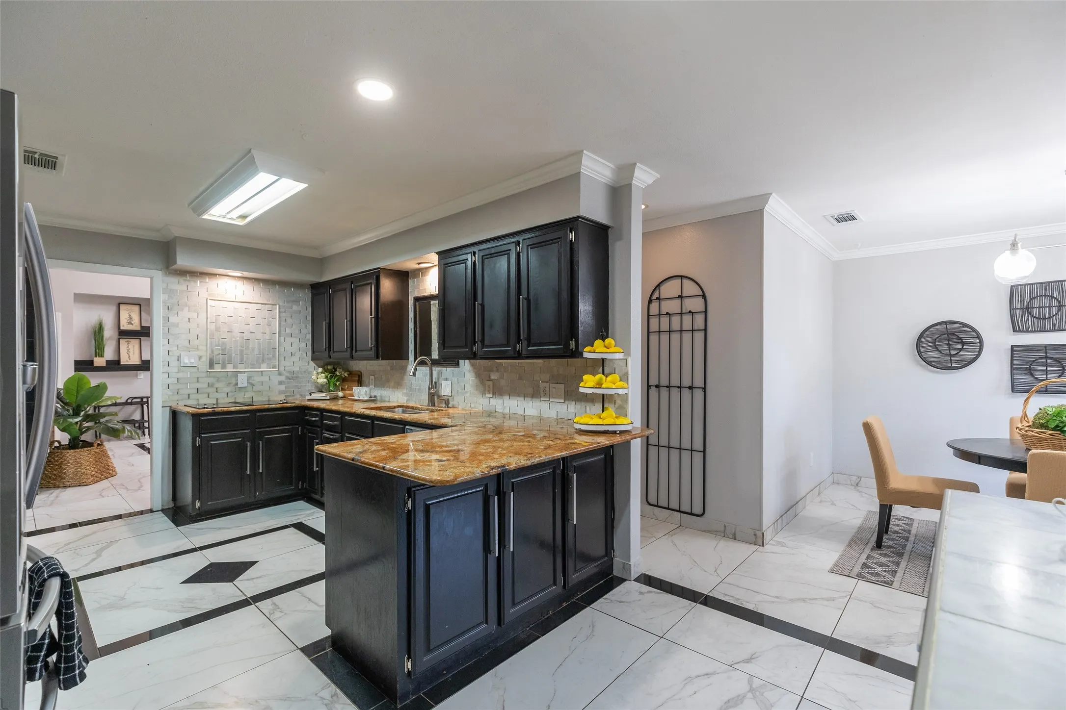 Single Family Residence For Sale in Taylor County , 46 Augusta Drive, Abilene, Texas 79606, 3 Bedroom, 3 Bathroom, 2 Garage spaces, 2,440 Sqft, built in 1981, mls#21332594, Real Estate Agent in Abilene, Homes For Sale in Taylor county, Homes For Sale in Abilene, Realtor in Abilene Texas, Real Estate Brokerage Independent Realty Texas, Luminita Cordes Realtor
